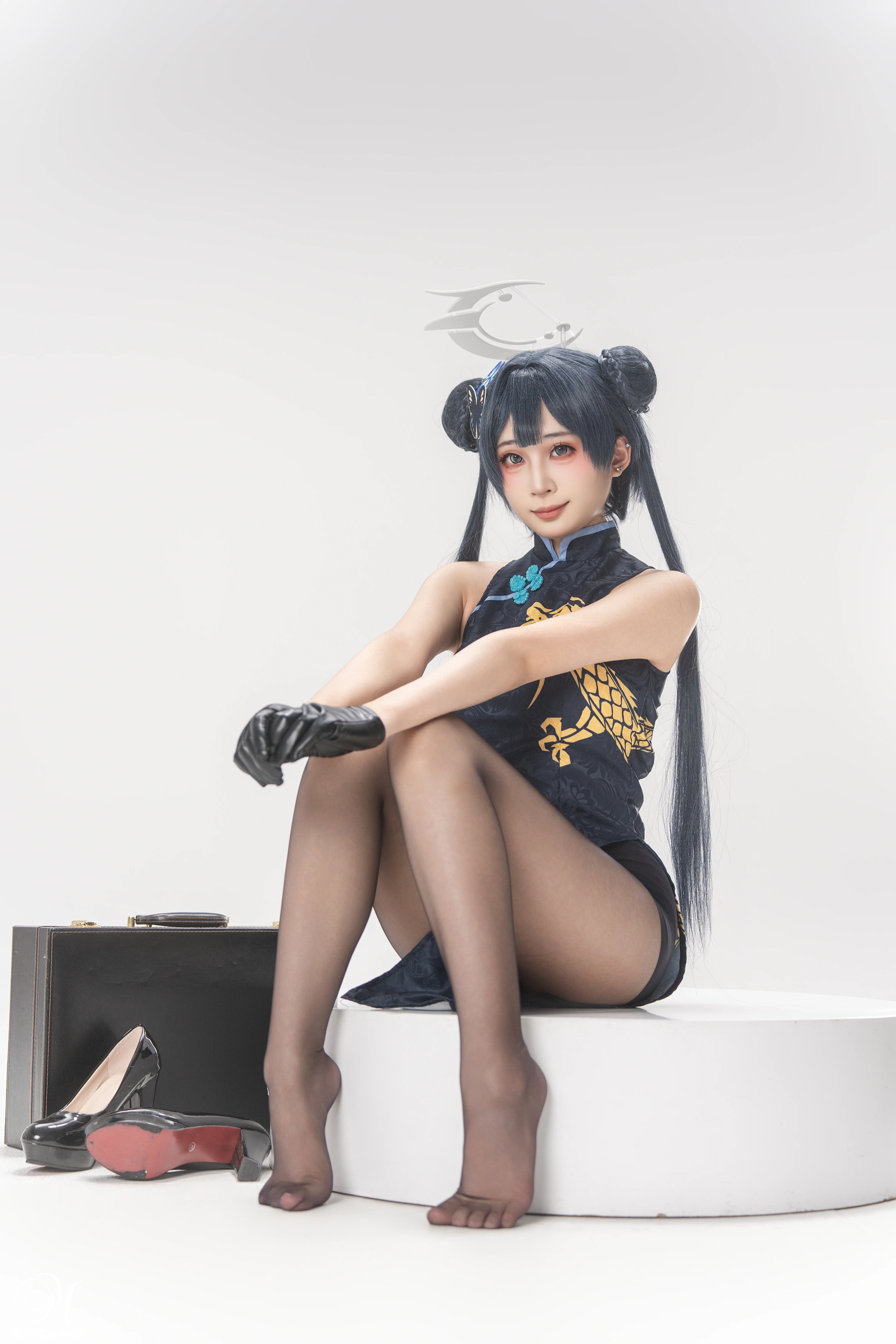 【妃咲cos】碧蓝档案，黑旗袍与黑丝的冷艳慵懒感 - 第 3 张