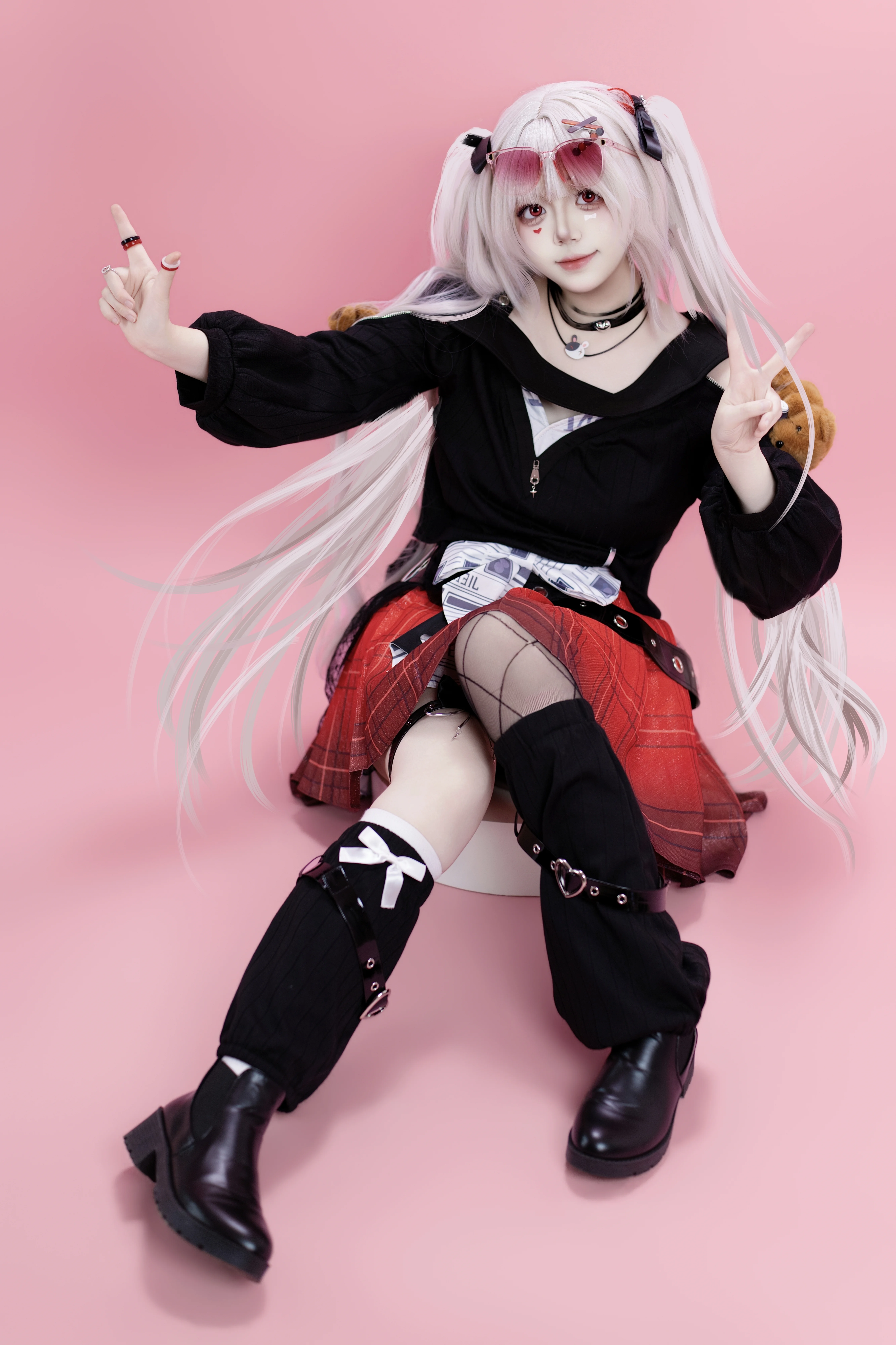 [Sparkle Cosplay] Silver-White Twin Tails and Red-and-Black Sweet-Cool Outfit in a Pink Studio - Image 6