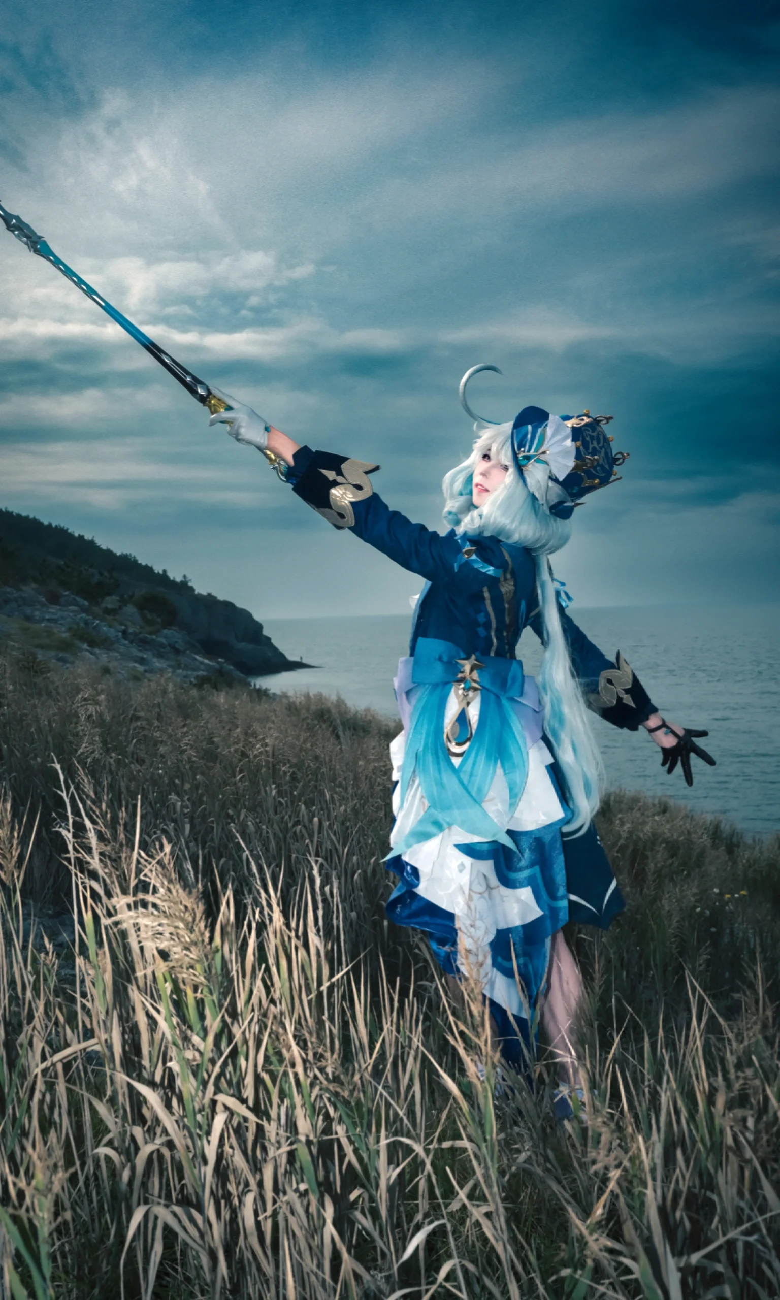 【芙宁娜cos】冷色调海风中的奇幻电影感 - 第 1 张