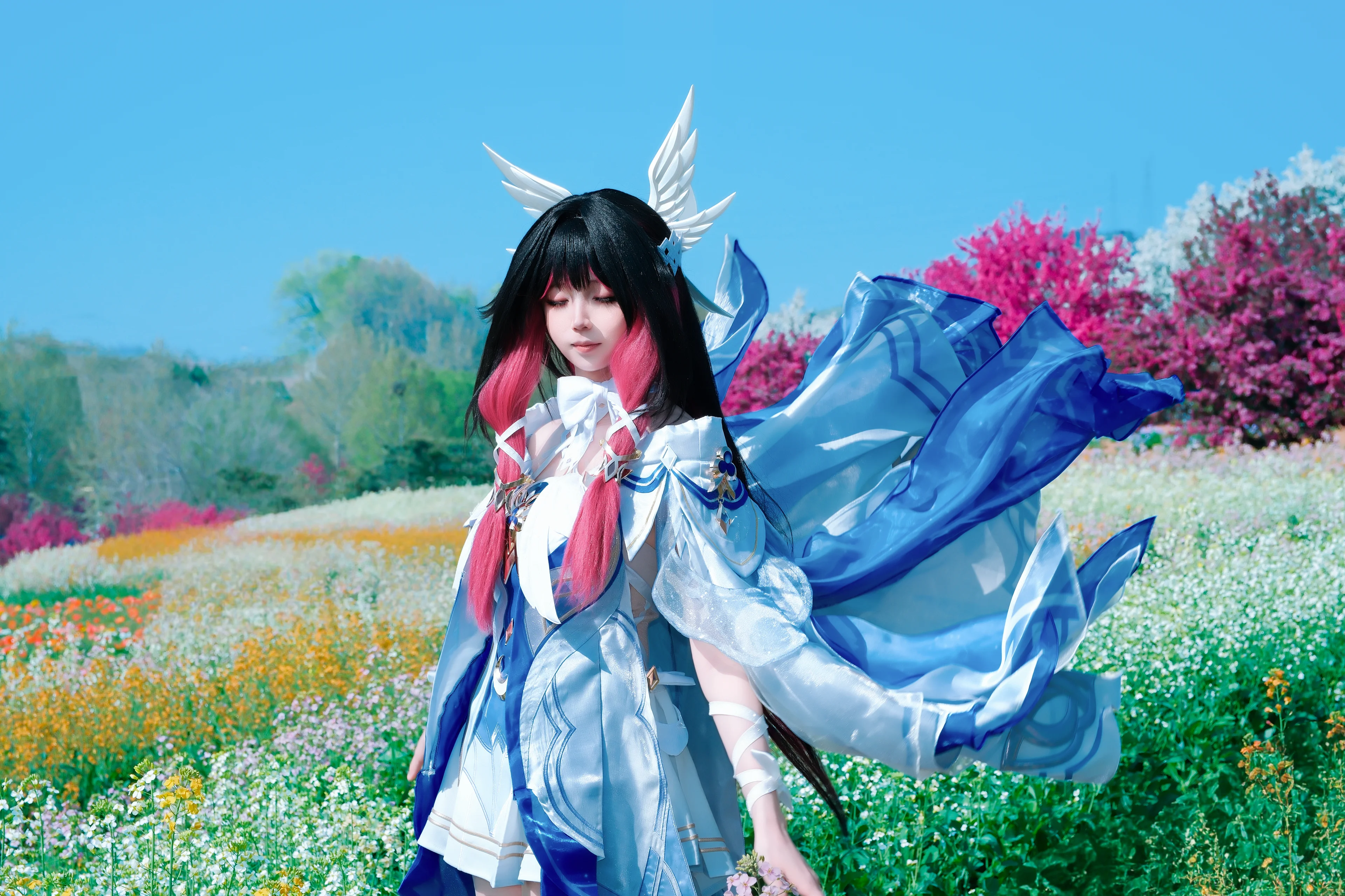 【哥倫比婭cos】花海大景下的藍白色空靈感 - 第 7 張