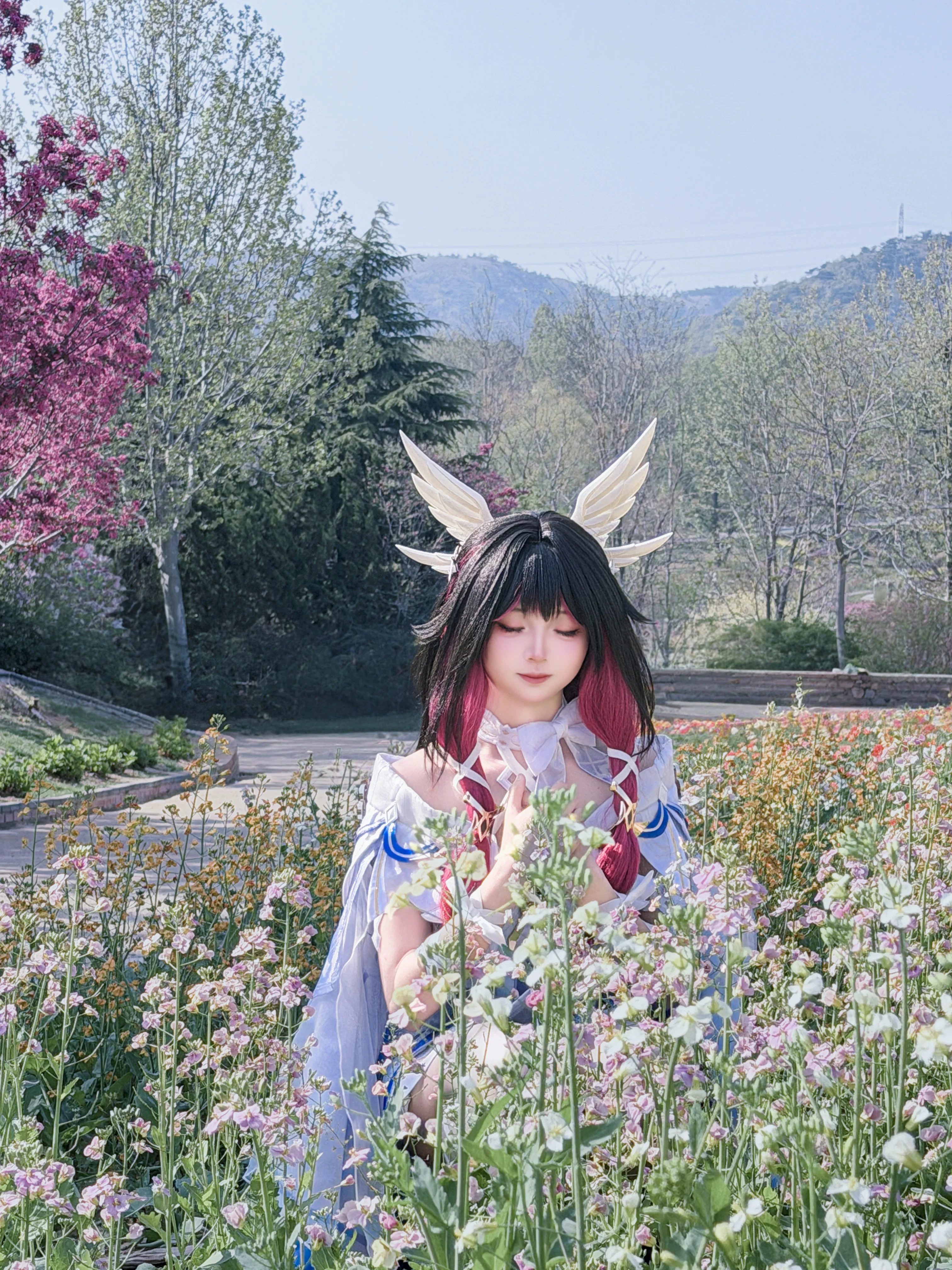 【哥倫比婭cos】花海大景下的藍白色空靈感 - 第 8 張