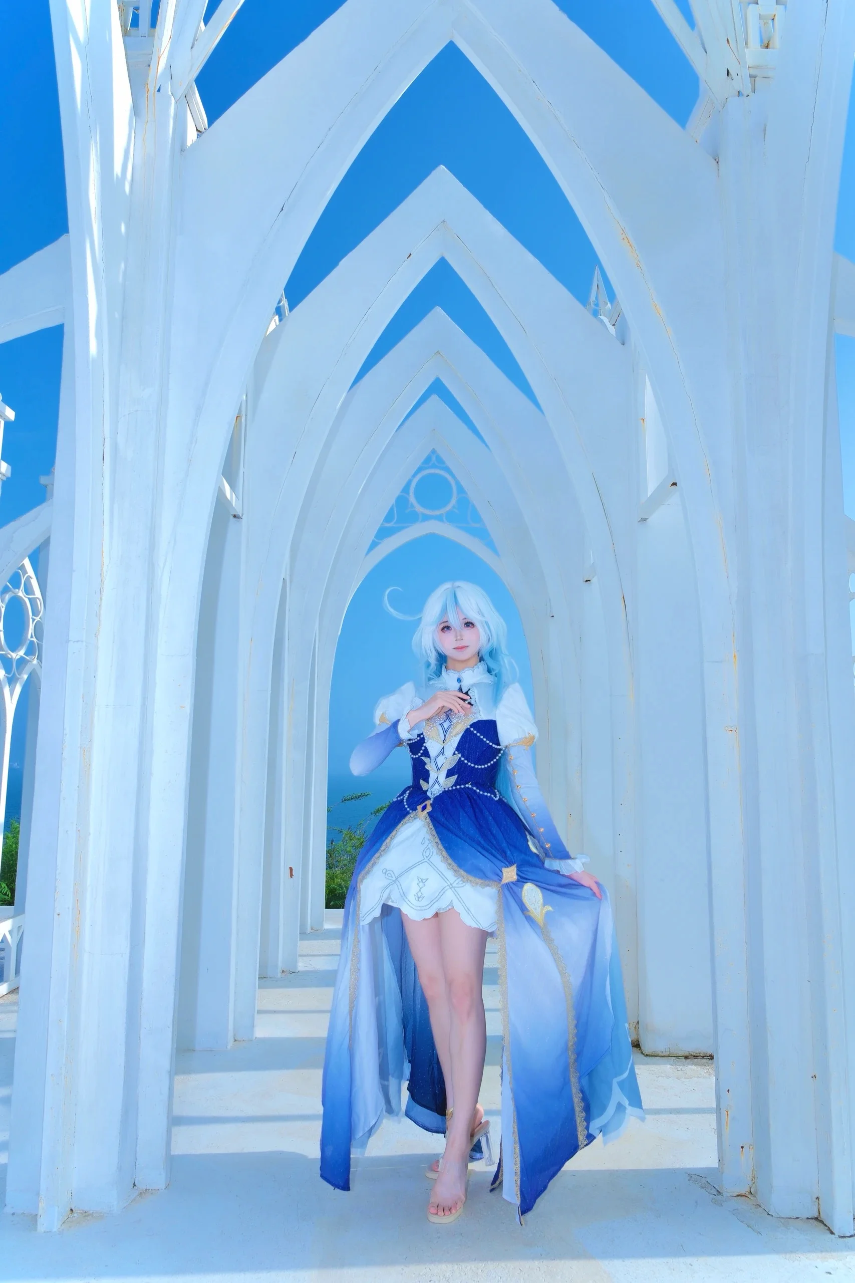 【芙宁娜cos】原神水神在纯白教堂的轻盈瞬间 - 第 6 张