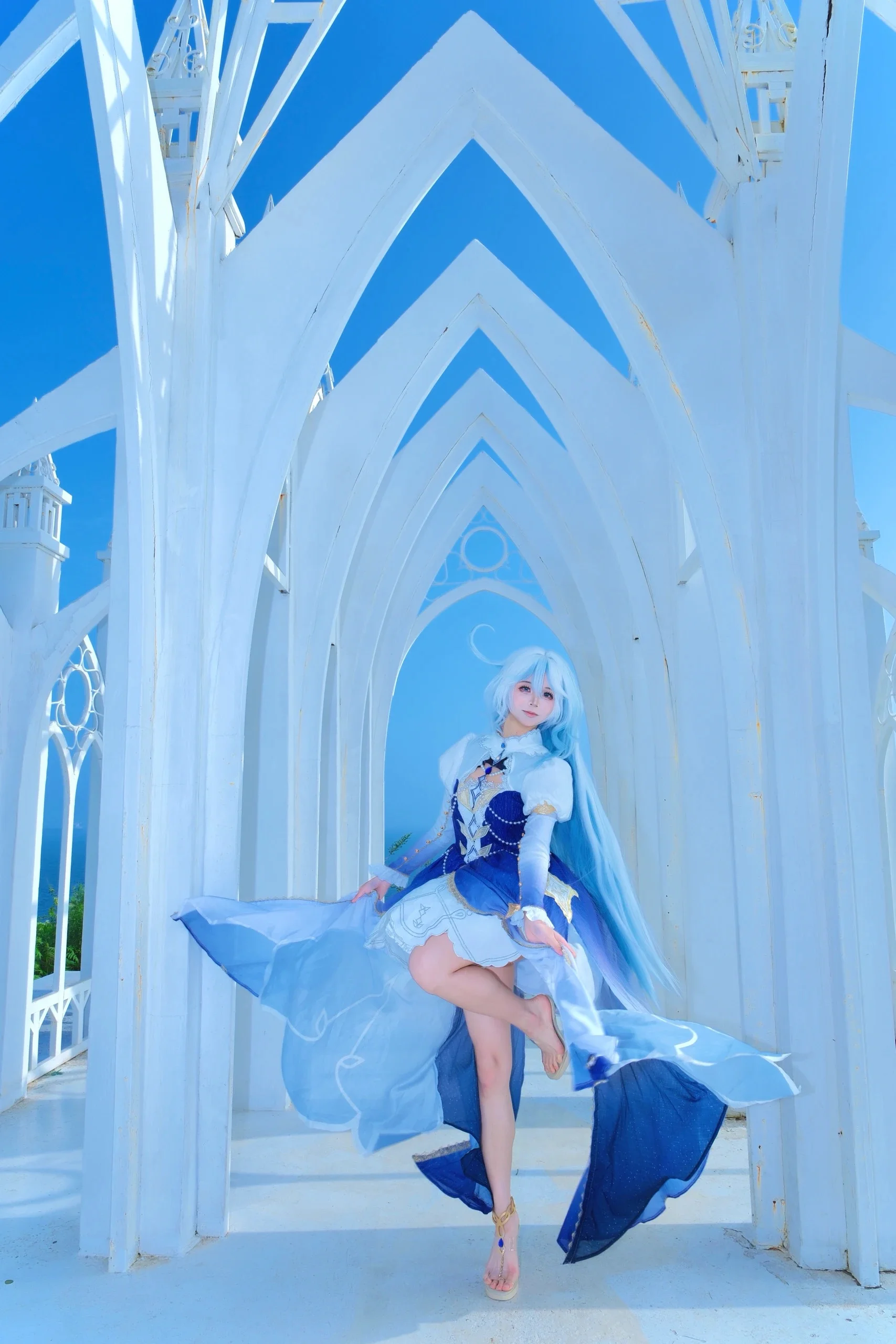 【芙宁娜cos】原神水神在纯白教堂的轻盈瞬间 - 第 8 张