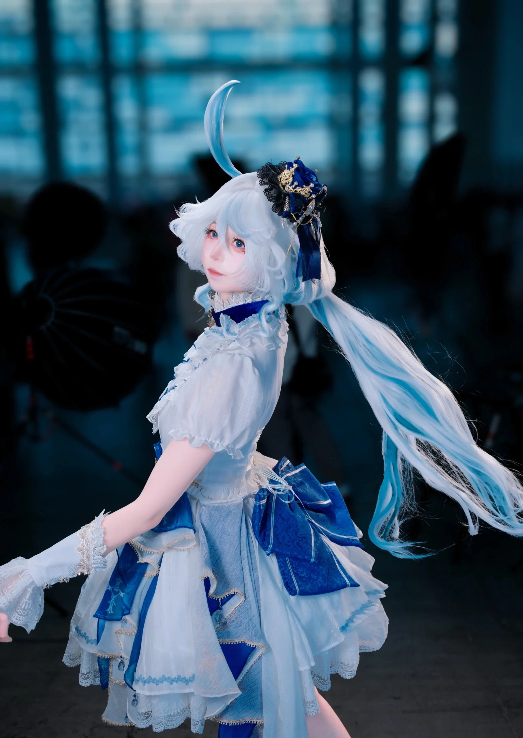 【芙宁娜cos】蓝色舞曲，夏日漫展的轻盈绽放 - 第 3 张