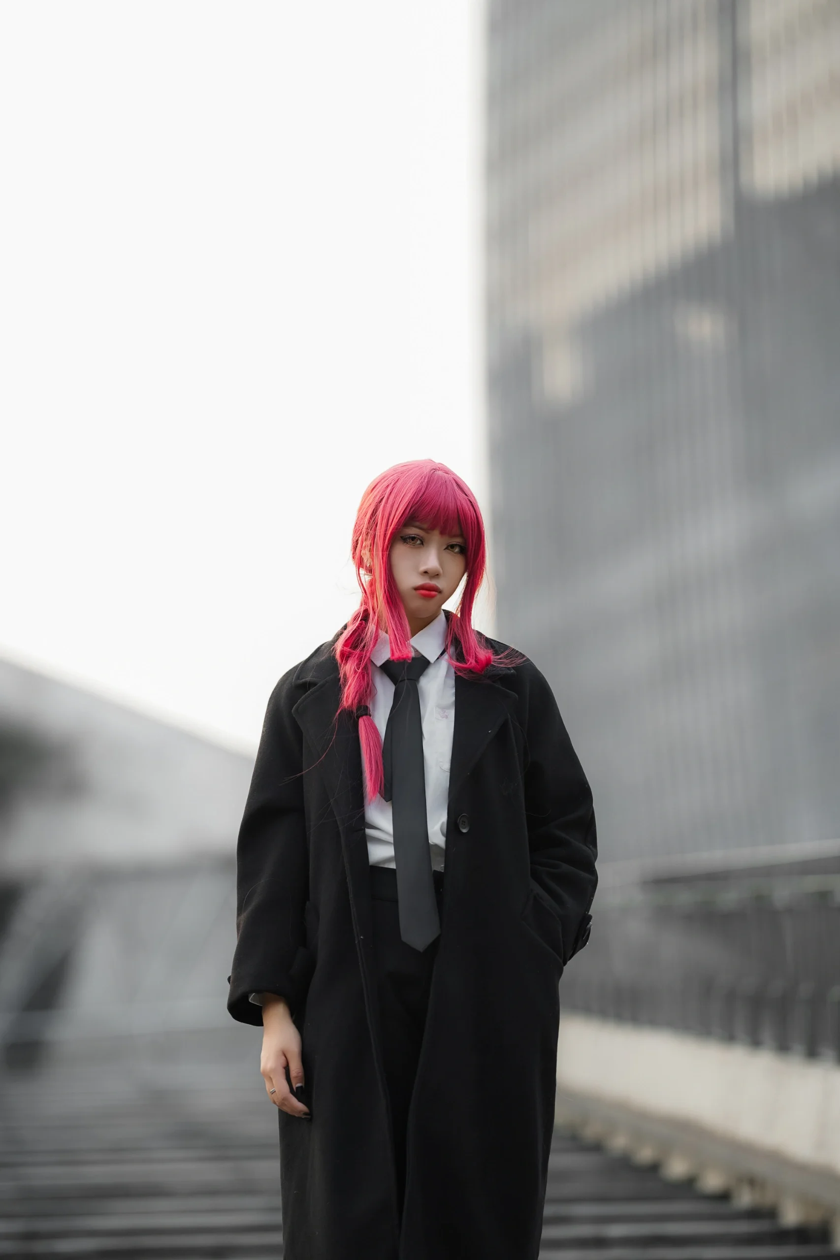 【玛奇玛cos】隐藏在混凝土阴影里的红发魅影 - 第 3 张