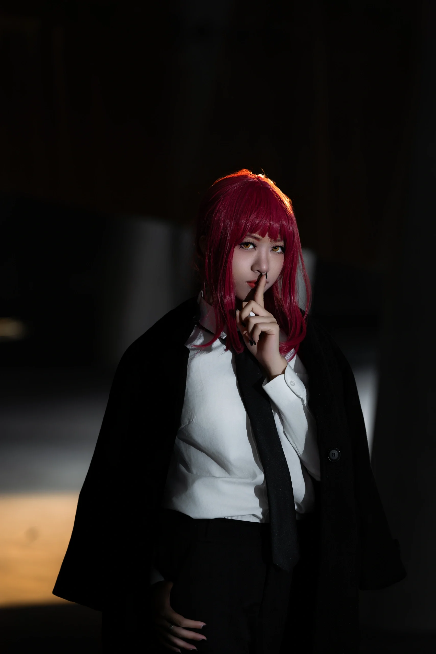 【玛奇玛cos】隐藏在混凝土阴影里的红发魅影 - 第 4 张