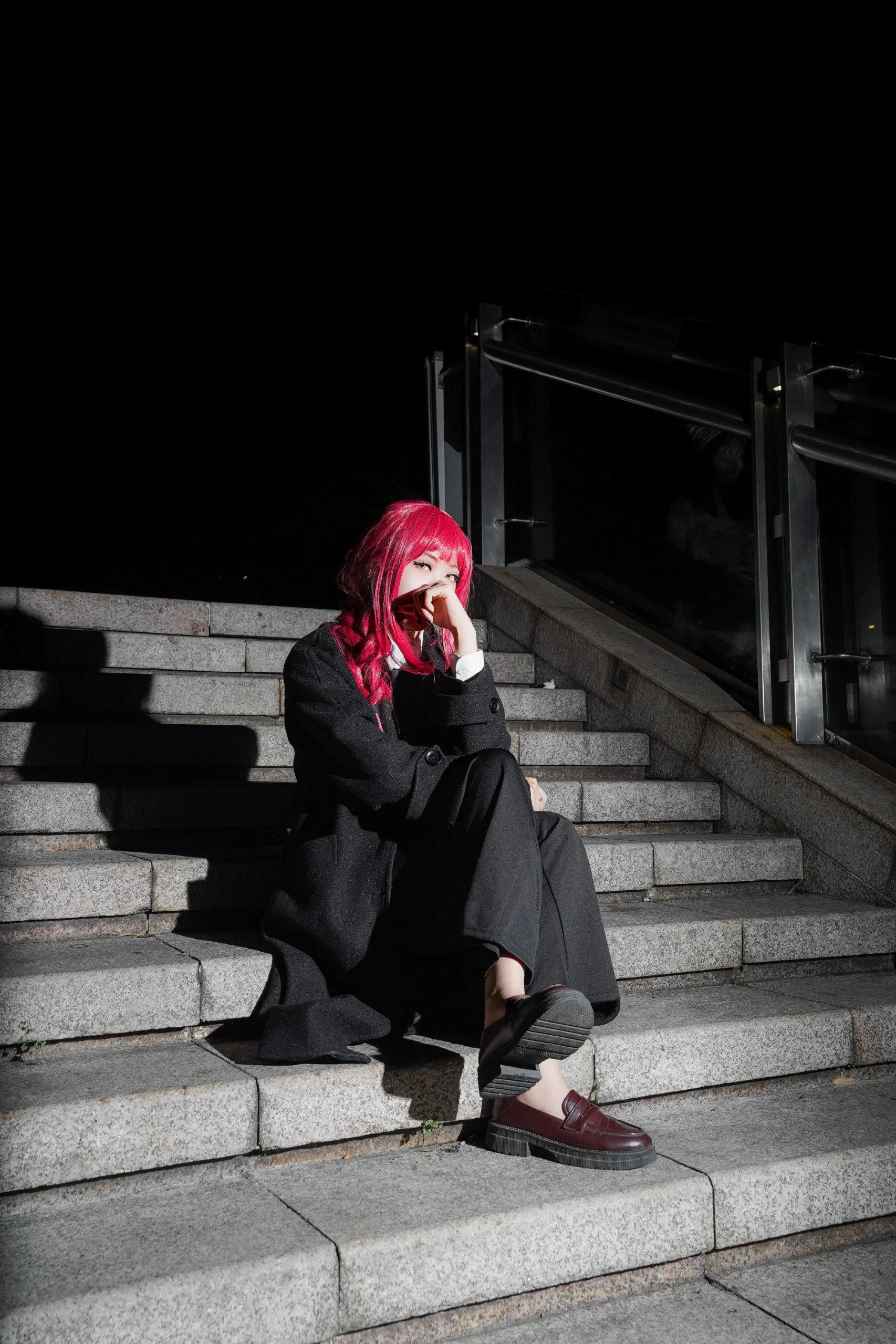 【玛奇玛cos】隐藏在混凝土阴影里的红发魅影 - 第 7 张