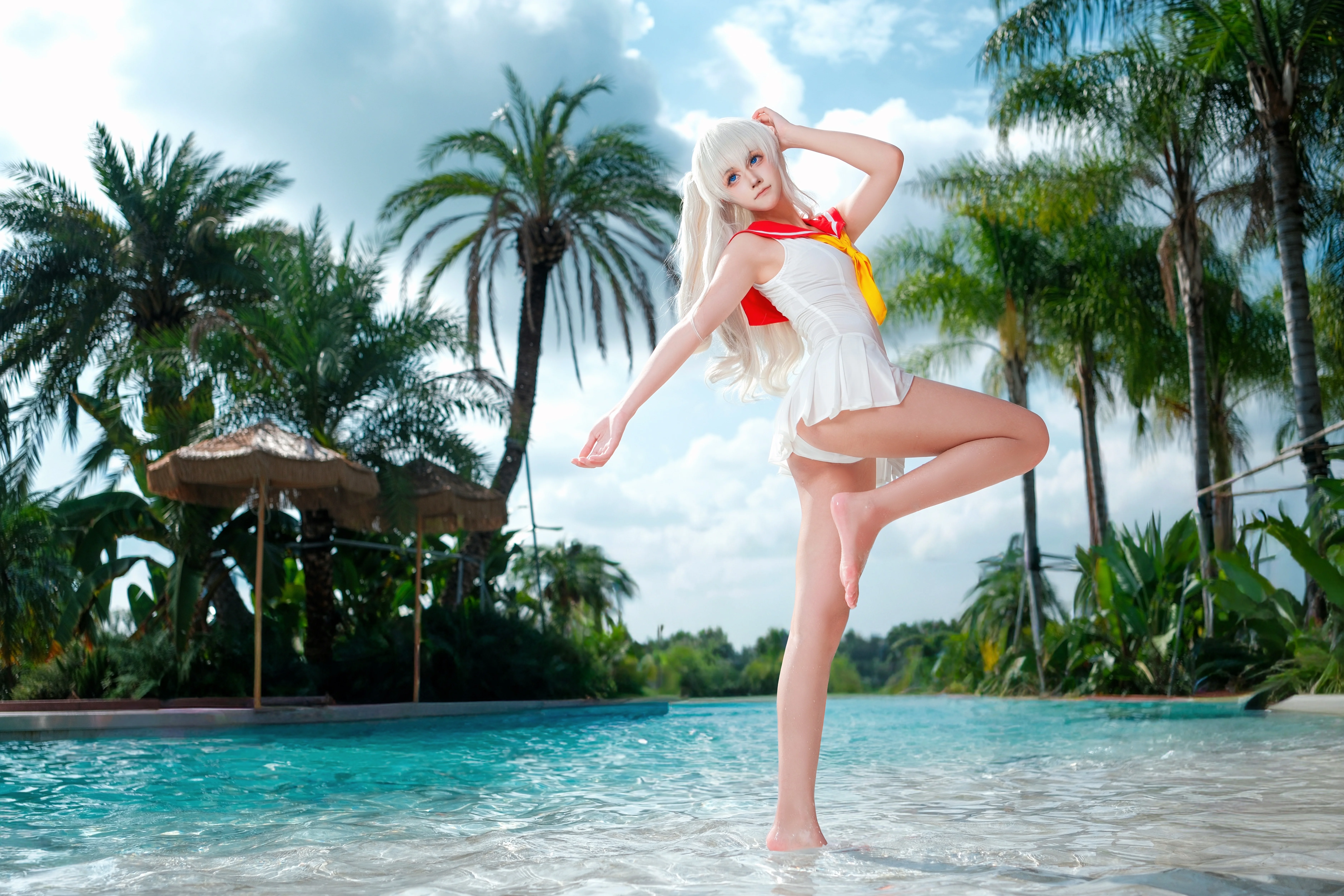 【友利奈緒コスプレ】セーラー襟の水着、夏のプールサイドで見せる爽やかなワンシーン