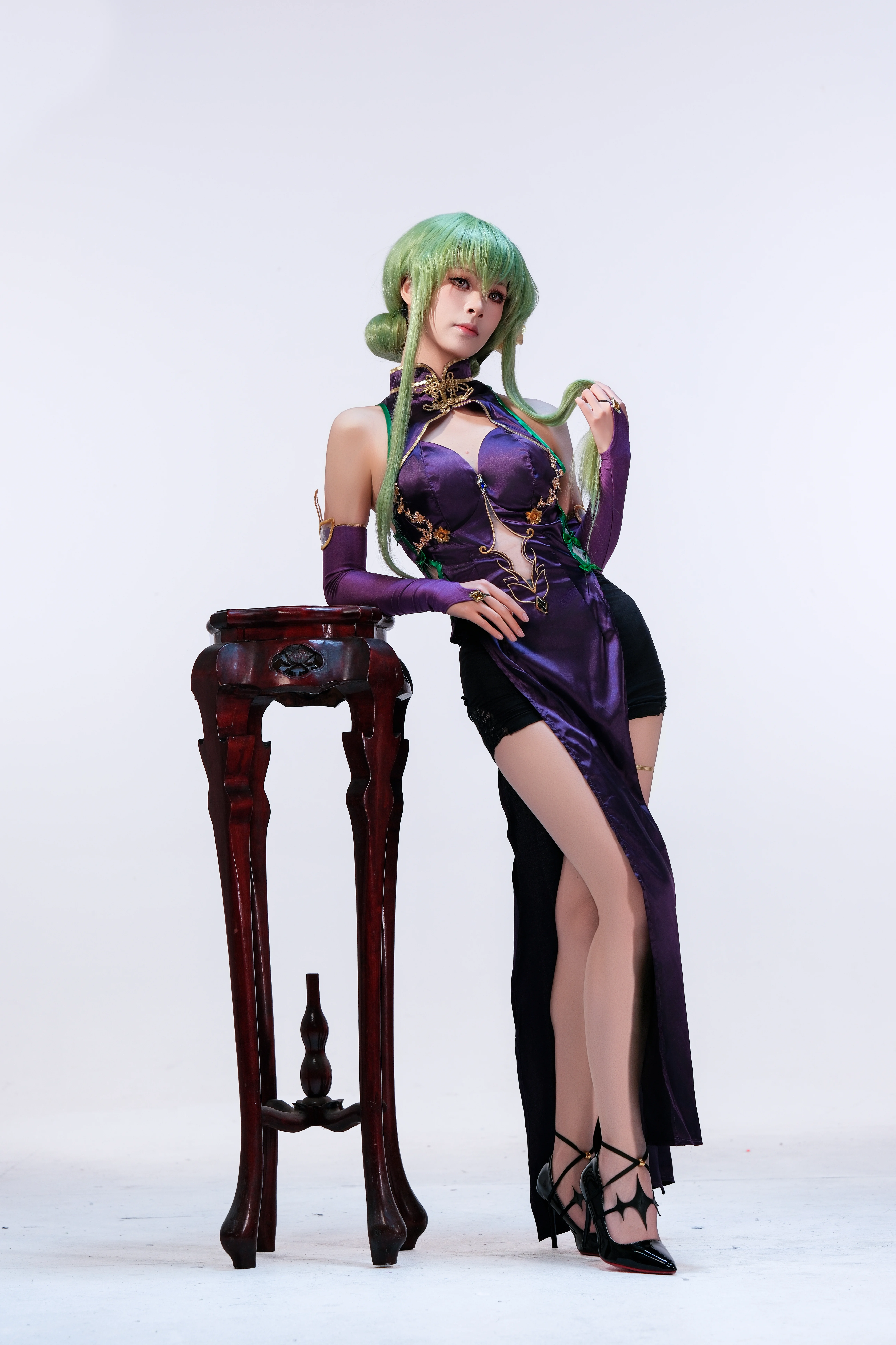 【C.C.cos】反叛的鲁路修旗袍造型，绿发紫衣的魅惑演绎 - 第 3 张