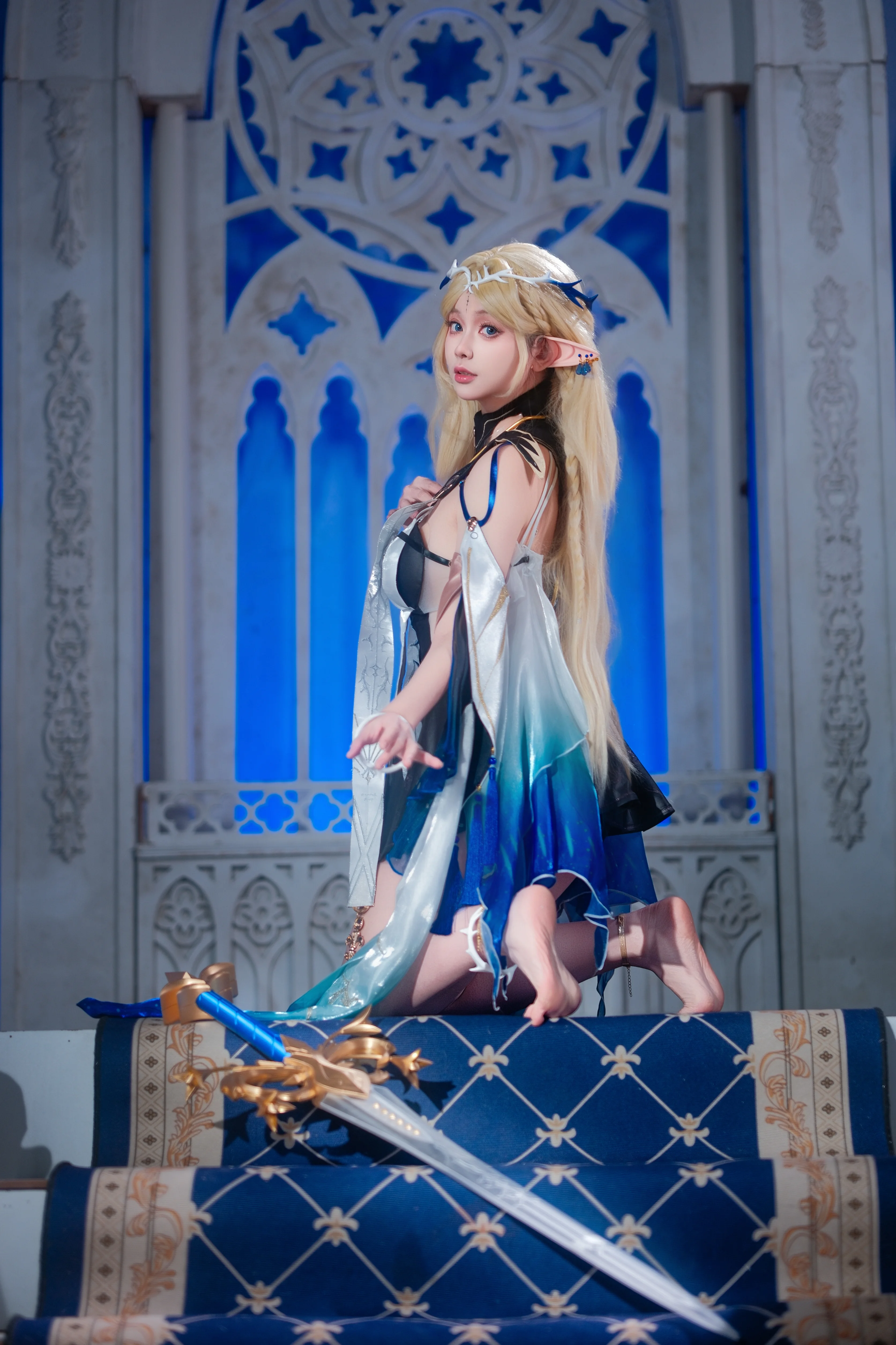 [Cartethyia Cosplay] Wuthering Waves: The Kneeling Pose and Ritual Implement Harmonize Perfectly - Image 1