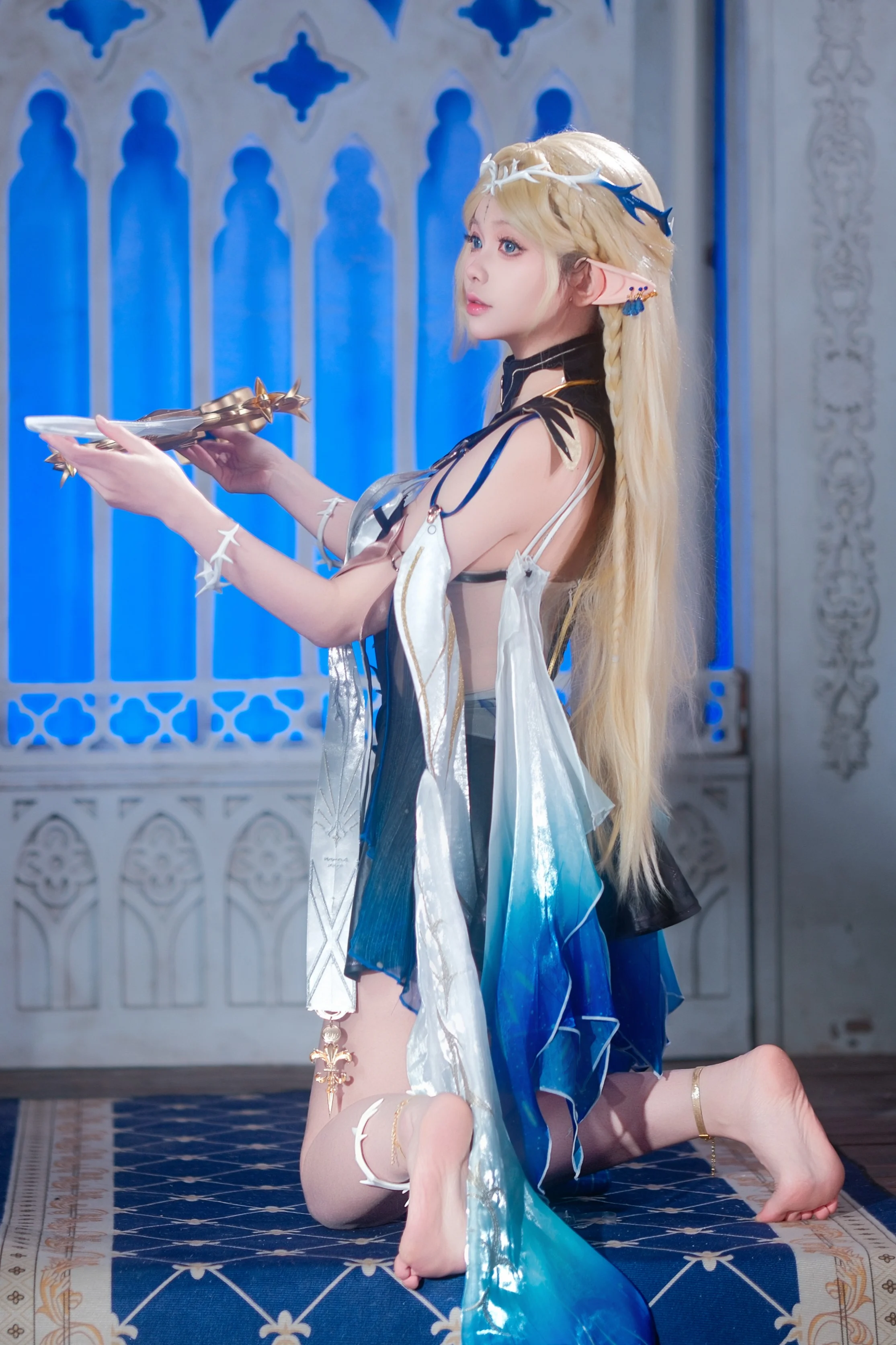 [Cartethyia Cosplay] Wuthering Waves: The Kneeling Pose and Ritual Implement Harmonize Perfectly - Image 2