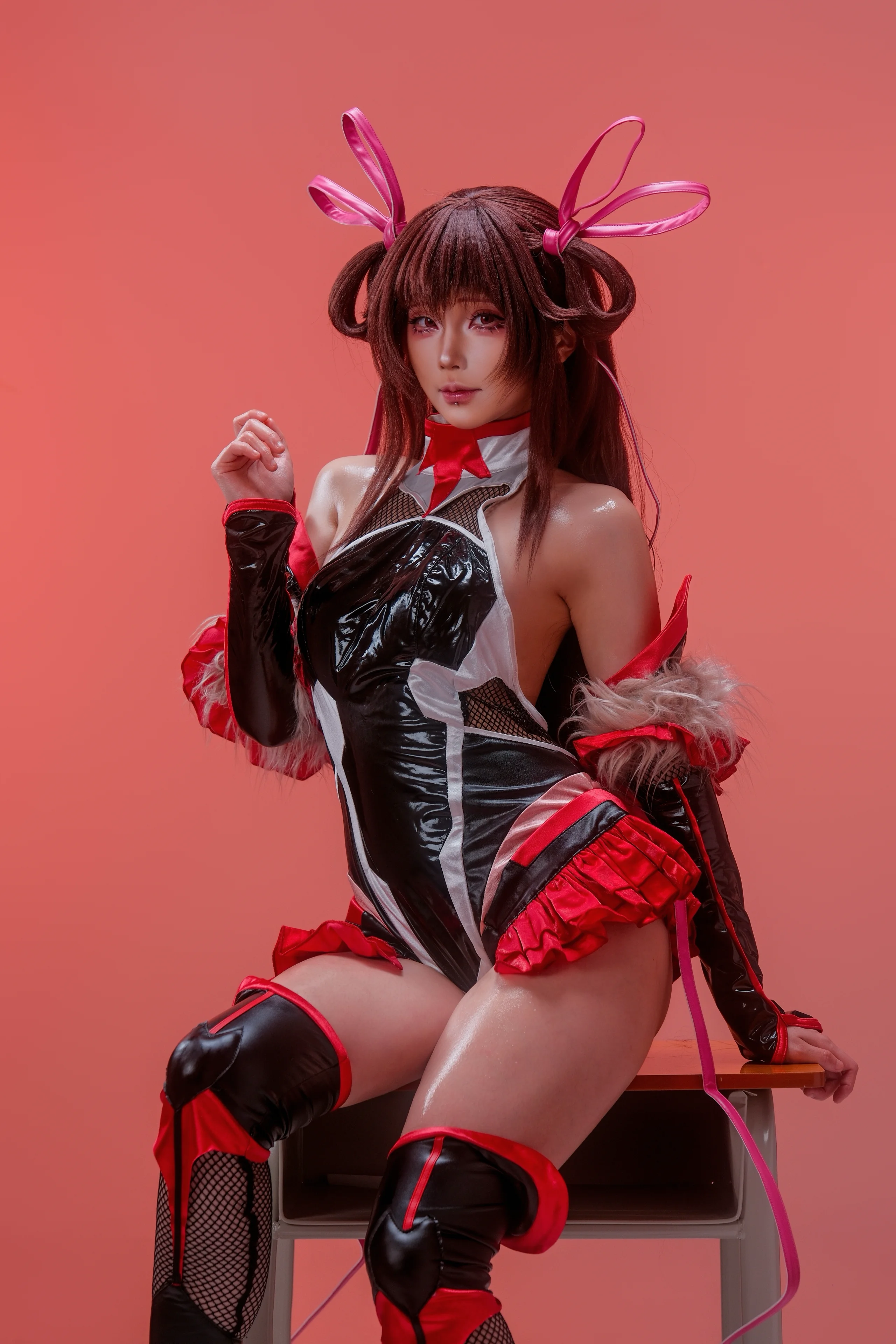 【水城ゆきかぜコスプレ】対魔忍の赤と黒の配色エナメル、子供の頃の思い出に残る颯爽とした姿 - 1 枚目