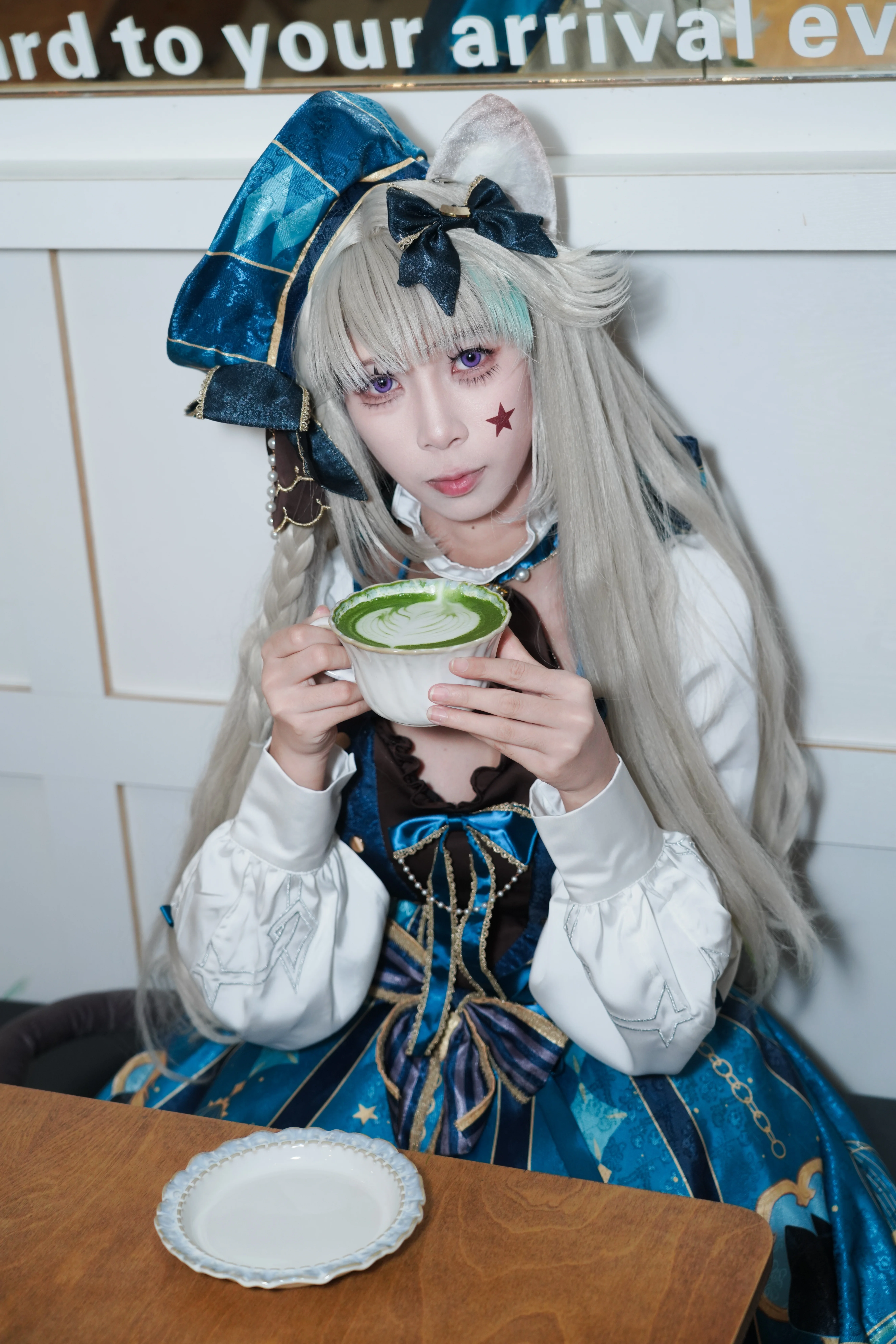 【リネット コスプレ】原神のマジックにゃんこ、冷静かつ優雅な冬の瞬間 - 1 枚目