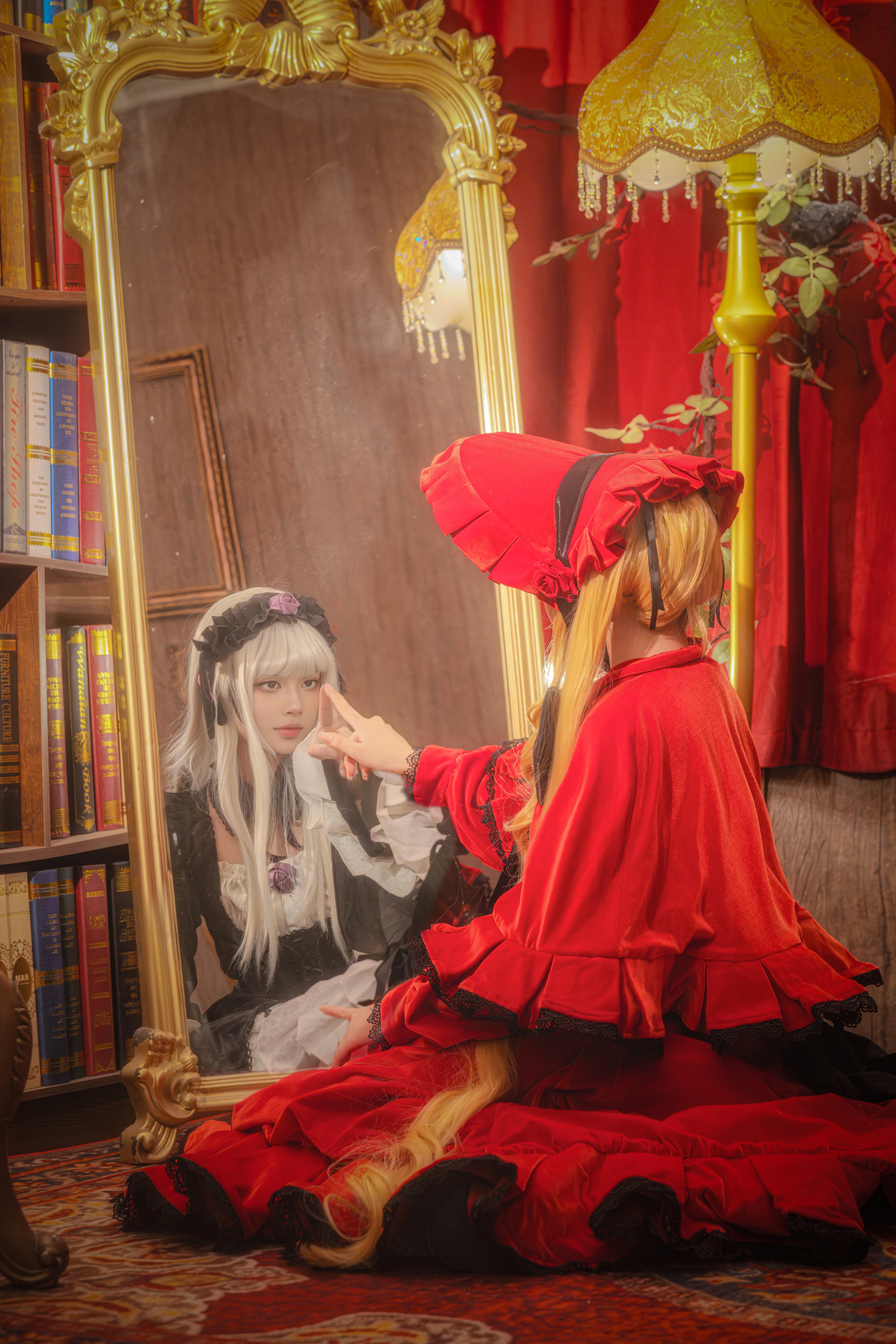 【真红cos】蔷薇少女团片，红丝绒与复古金镜的梦幻碰撞 - 第 3 张