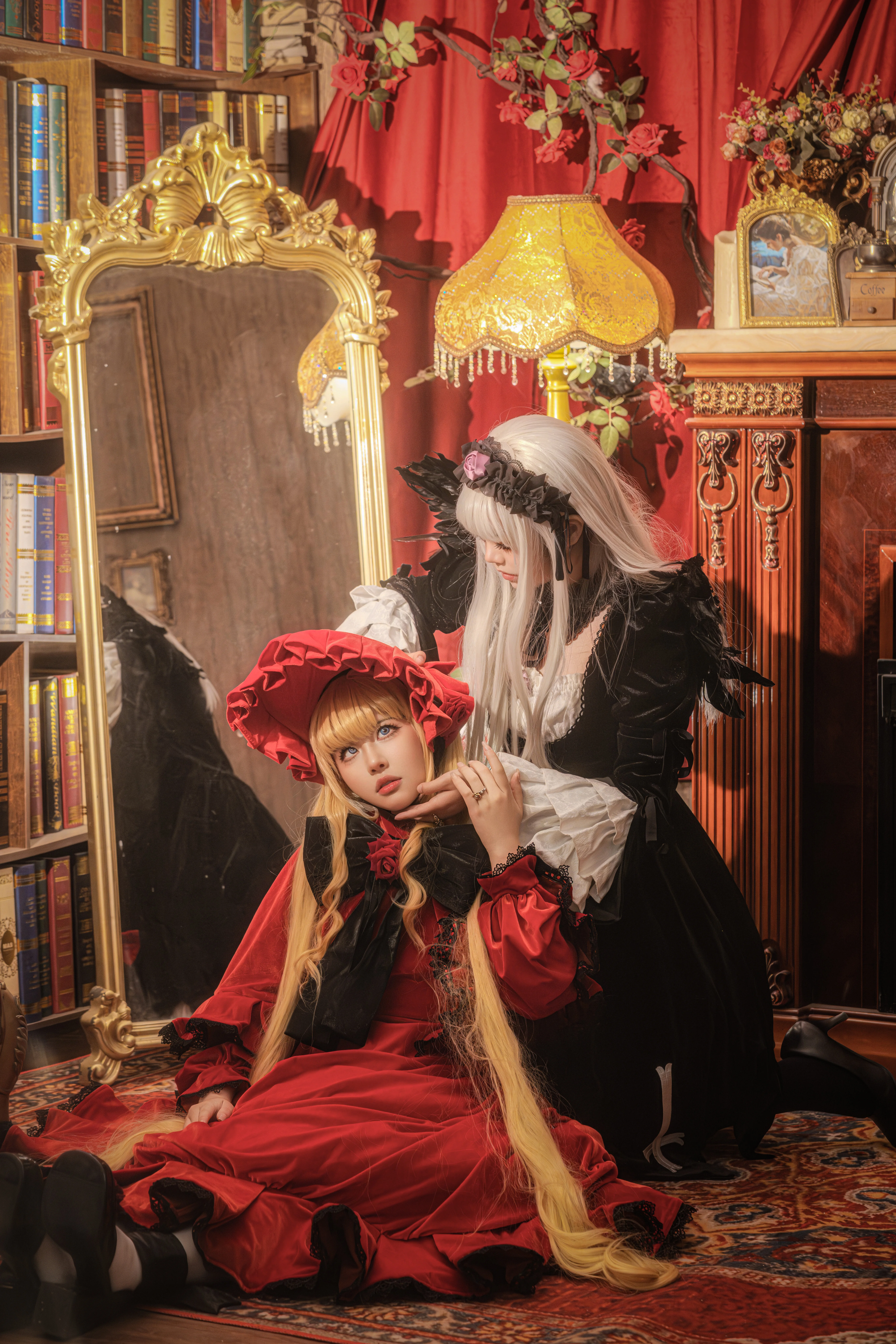 【真红cos】蔷薇少女团片，红丝绒与复古金镜的梦幻碰撞 - 第 4 张