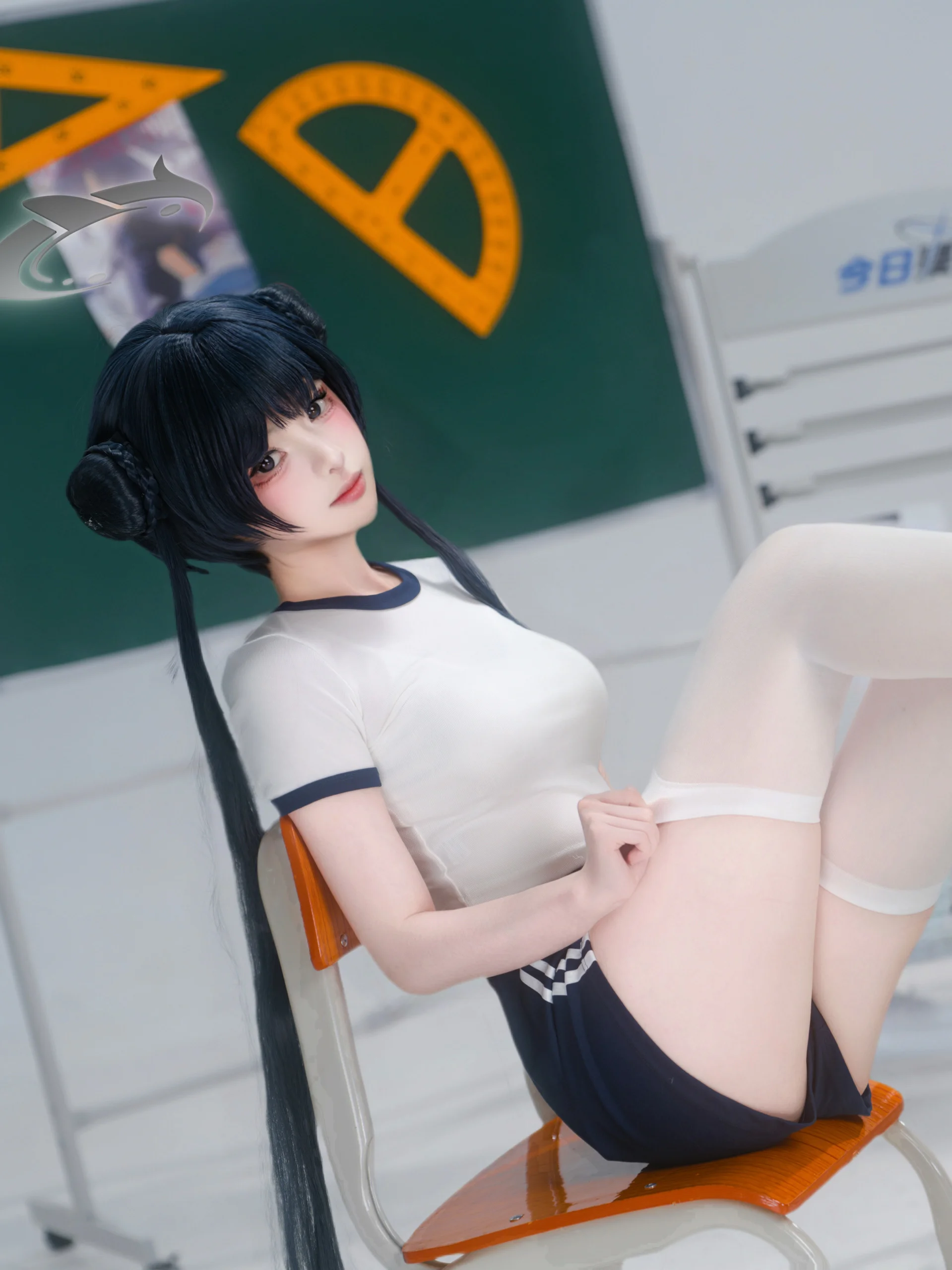 [龙华妃咲cos] 碧蓝档案体操服造型还原，从容自信的校园风采 - 第 3 张