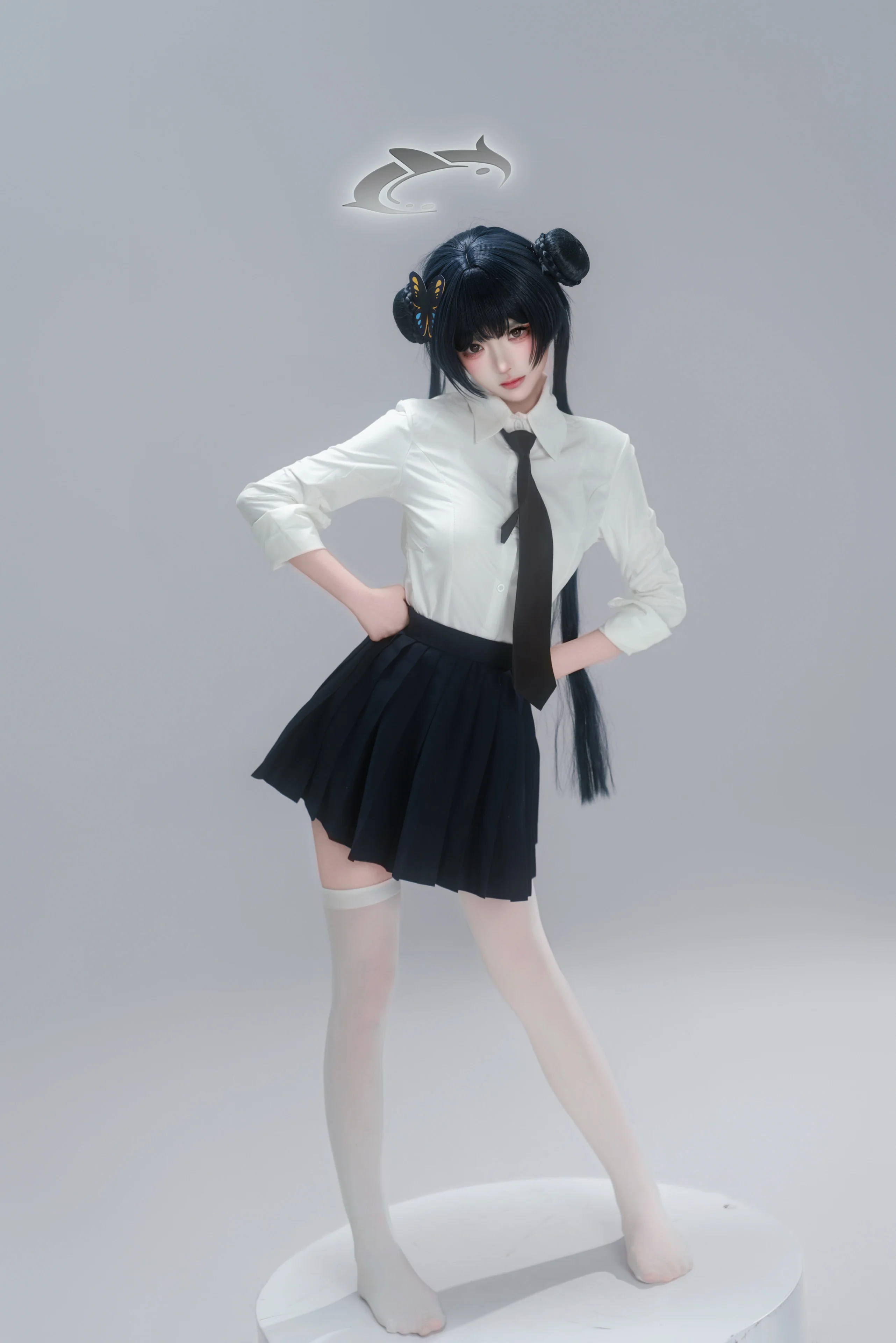 【龙华妃咲cos】蔚蓝档案的校园制服还原，白衬衫与黑领带的经典搭配 - 第 4 张