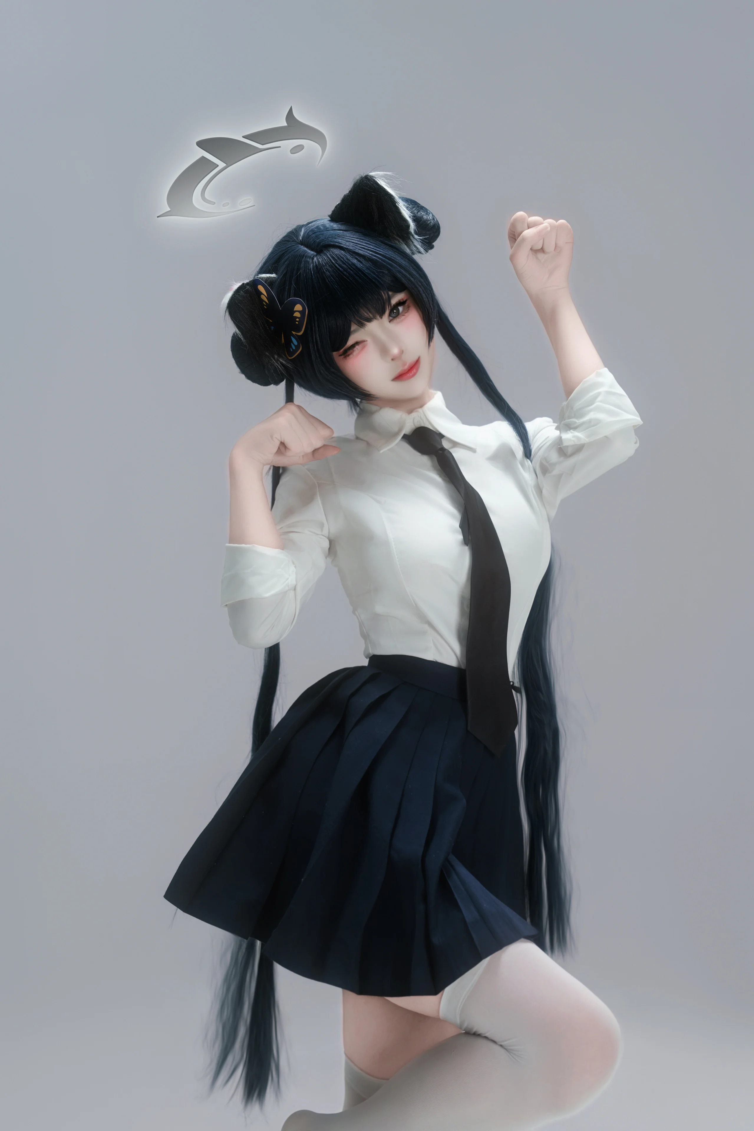 【龙华妃咲cos】蔚蓝档案的校园制服还原，白衬衫与黑领带的经典搭配 - 第 5 张