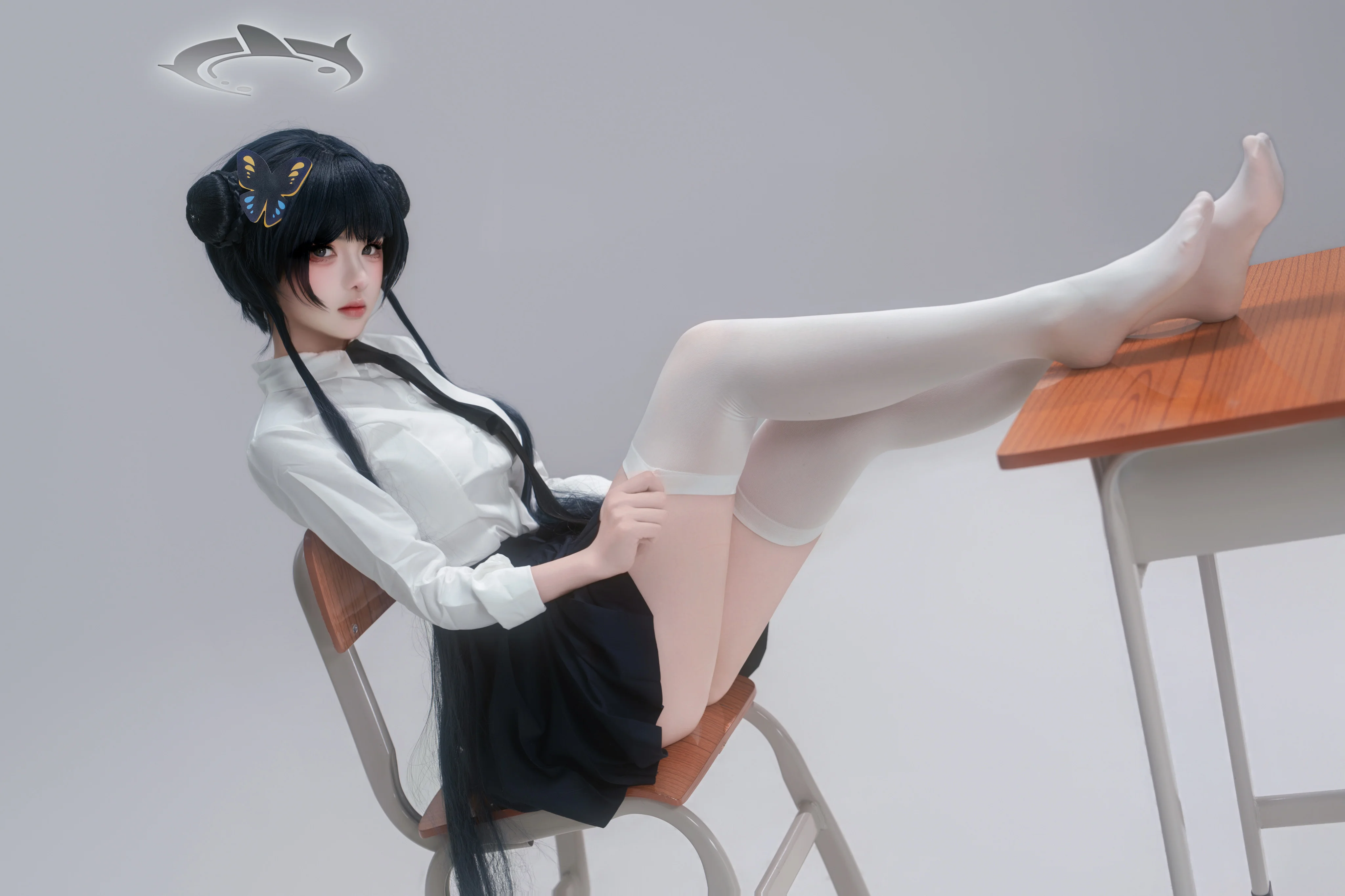 【龙华妃咲cos】蔚蓝档案的校园制服还原，白衬衫与黑领带的经典搭配 - 第 7 张