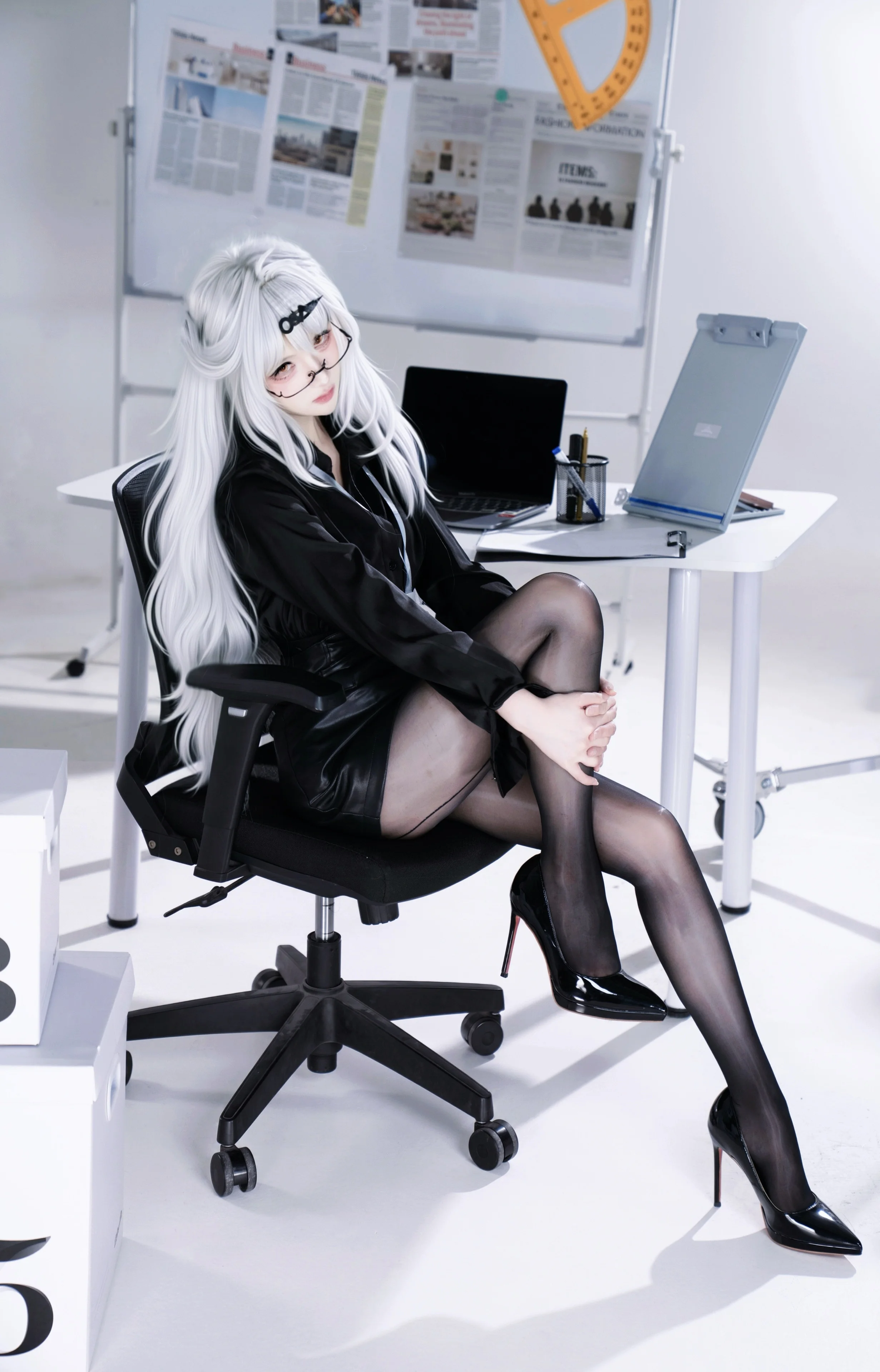 【仪玄cos】绝区零OL私设，纯白空间里的黑白职场穿搭