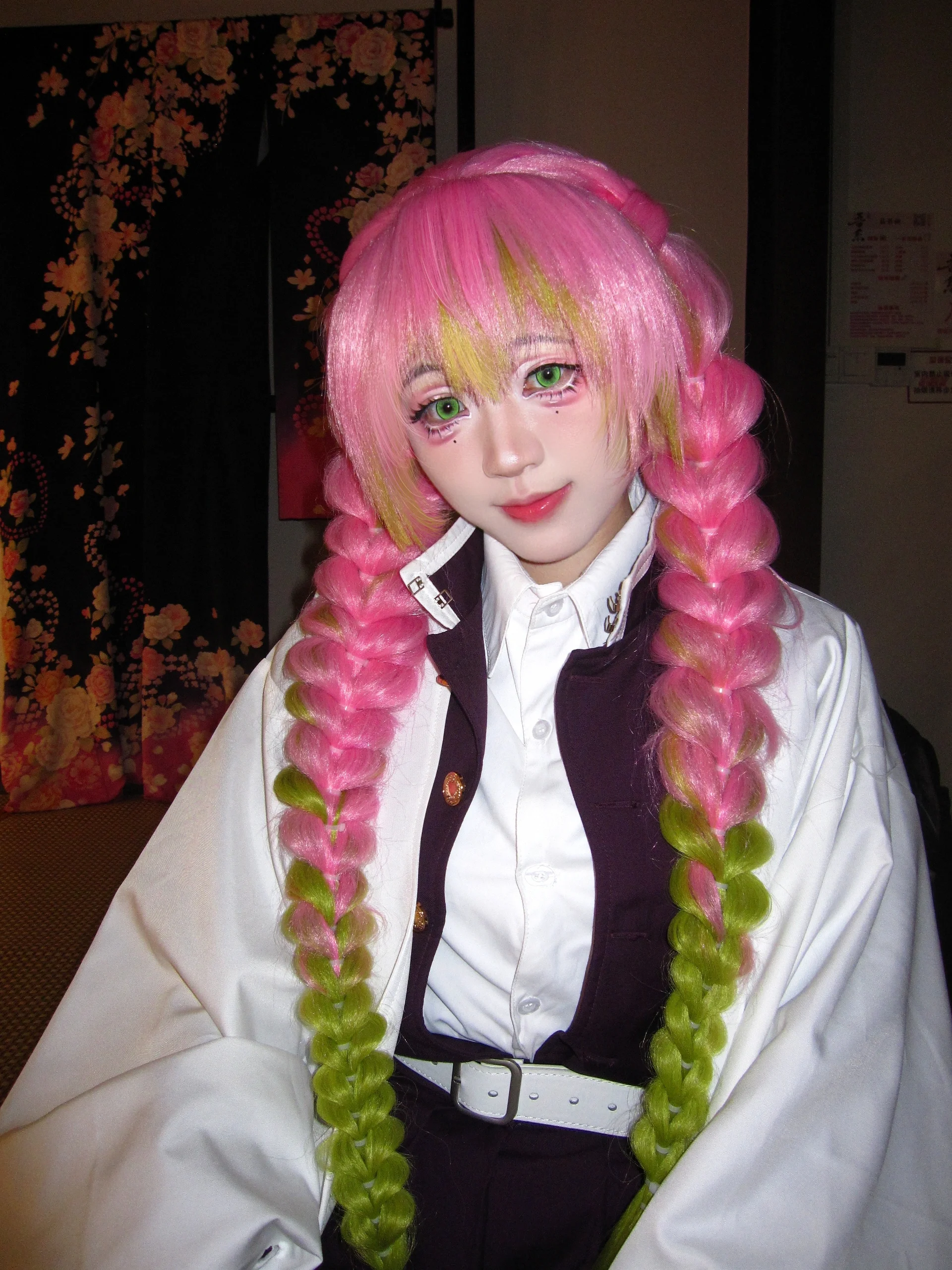 [Mitsuri Kanroji Cosplay] When Pink and Green Color-Clashing Meets the Mirror: Sharing a Set of Character Accuracy Photos - Image 6