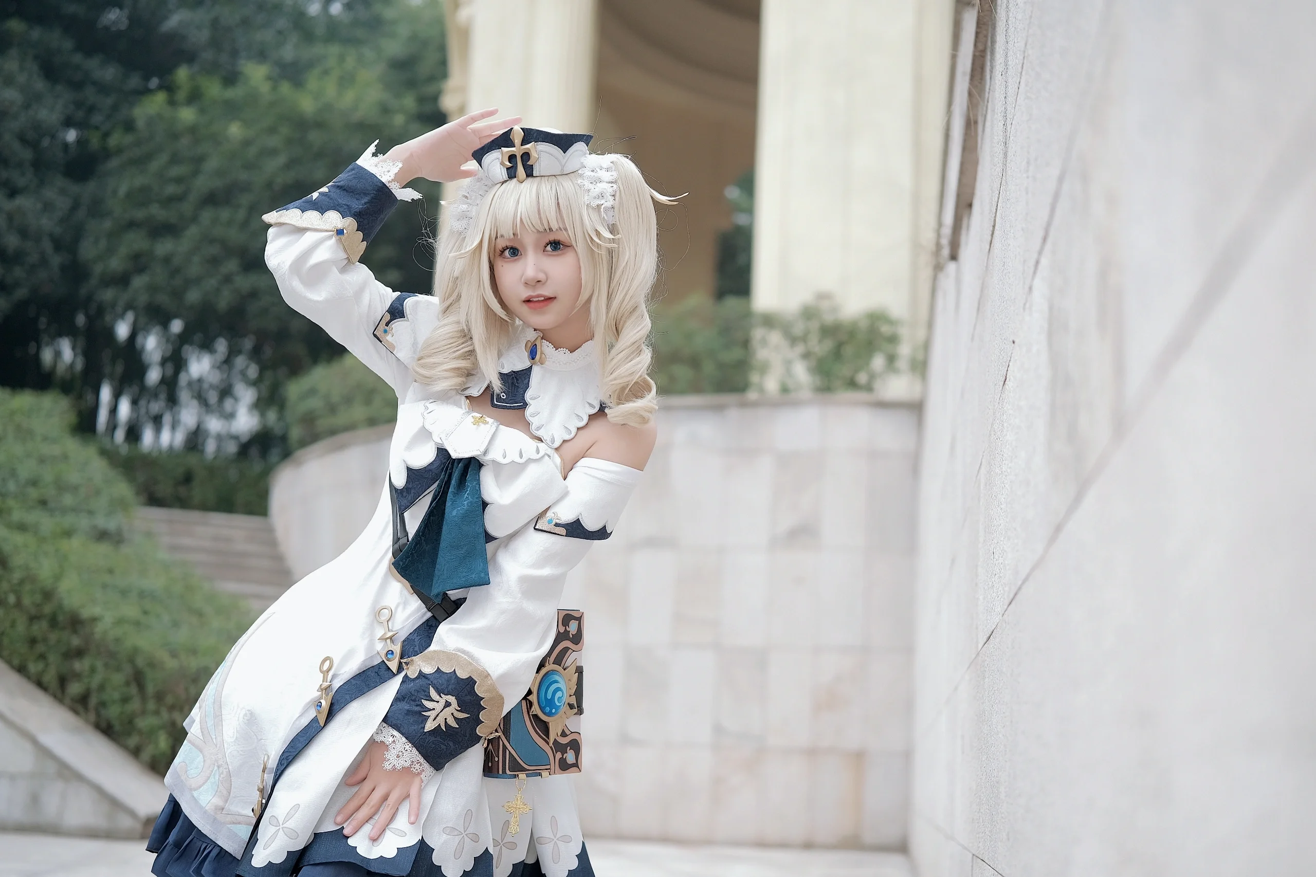 【芭芭拉cos】百林公园的欧式建筑下，是西风教会的祈礼牧师 - 第 4 张