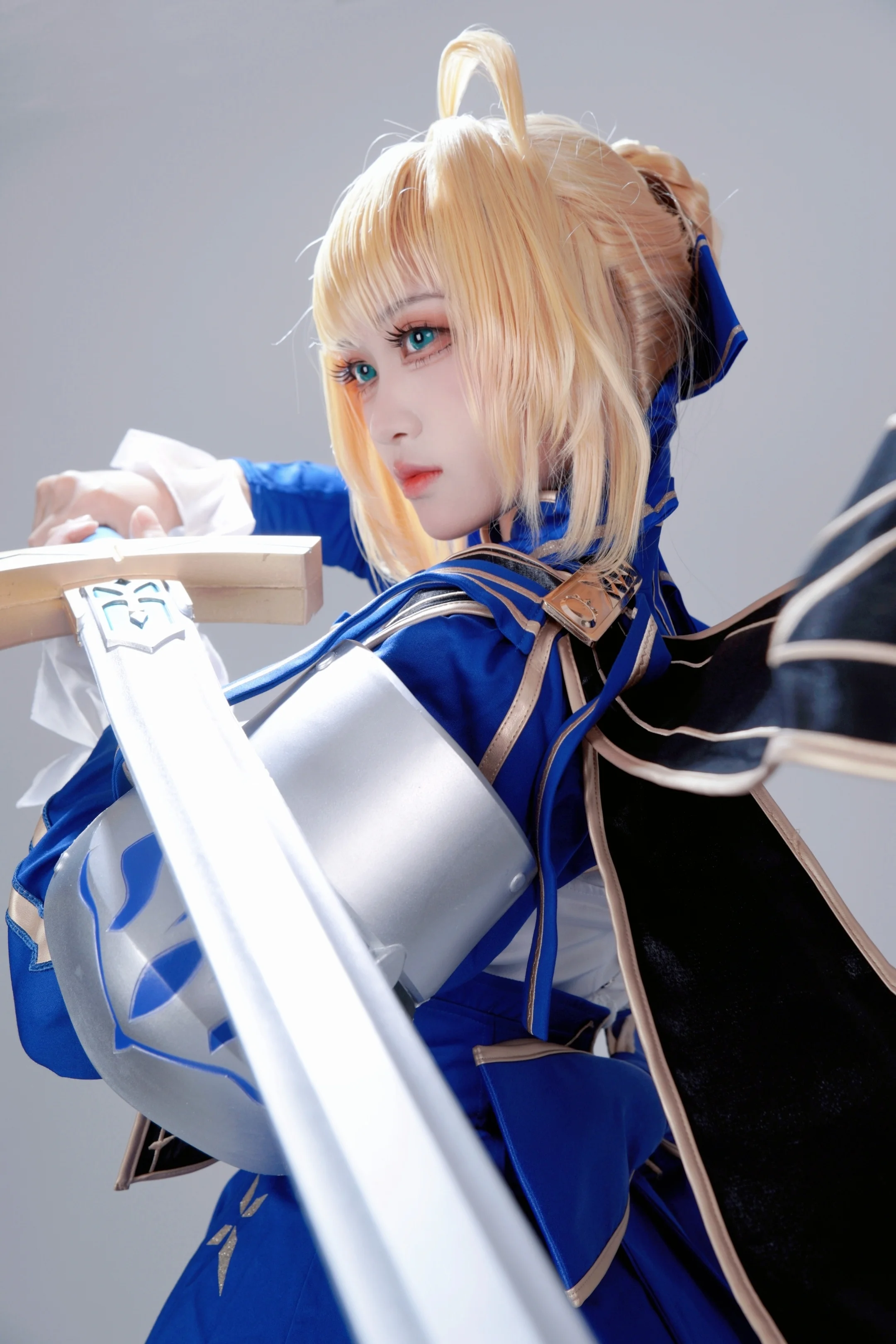 【sabercos】崩壞星穹鐵道藍金戰袍與長劍的視覺還原 - 第 5 張