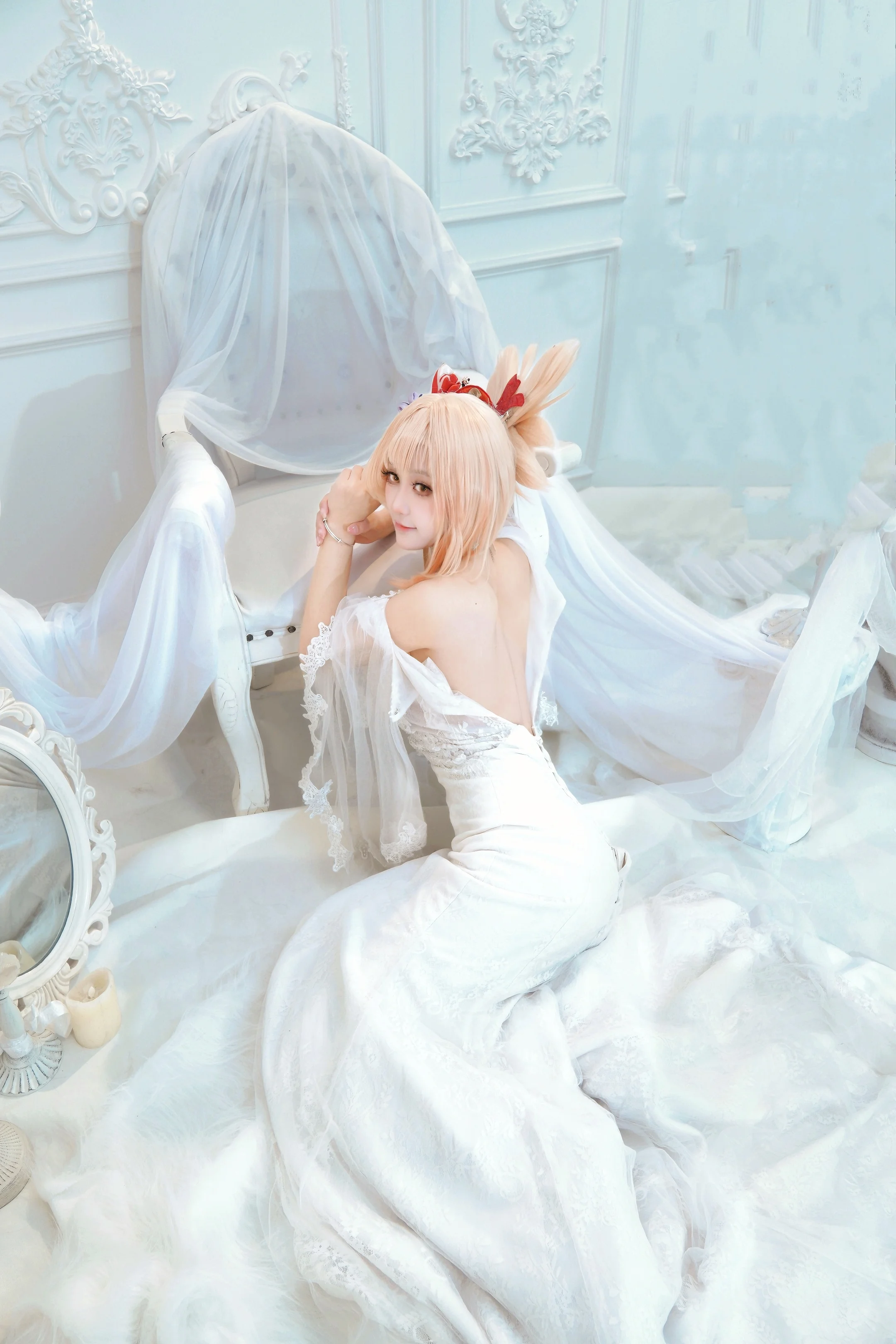 宵宫cos 原神：纯白婚纱与烟花少女的浪漫碰撞 - 第 1 张