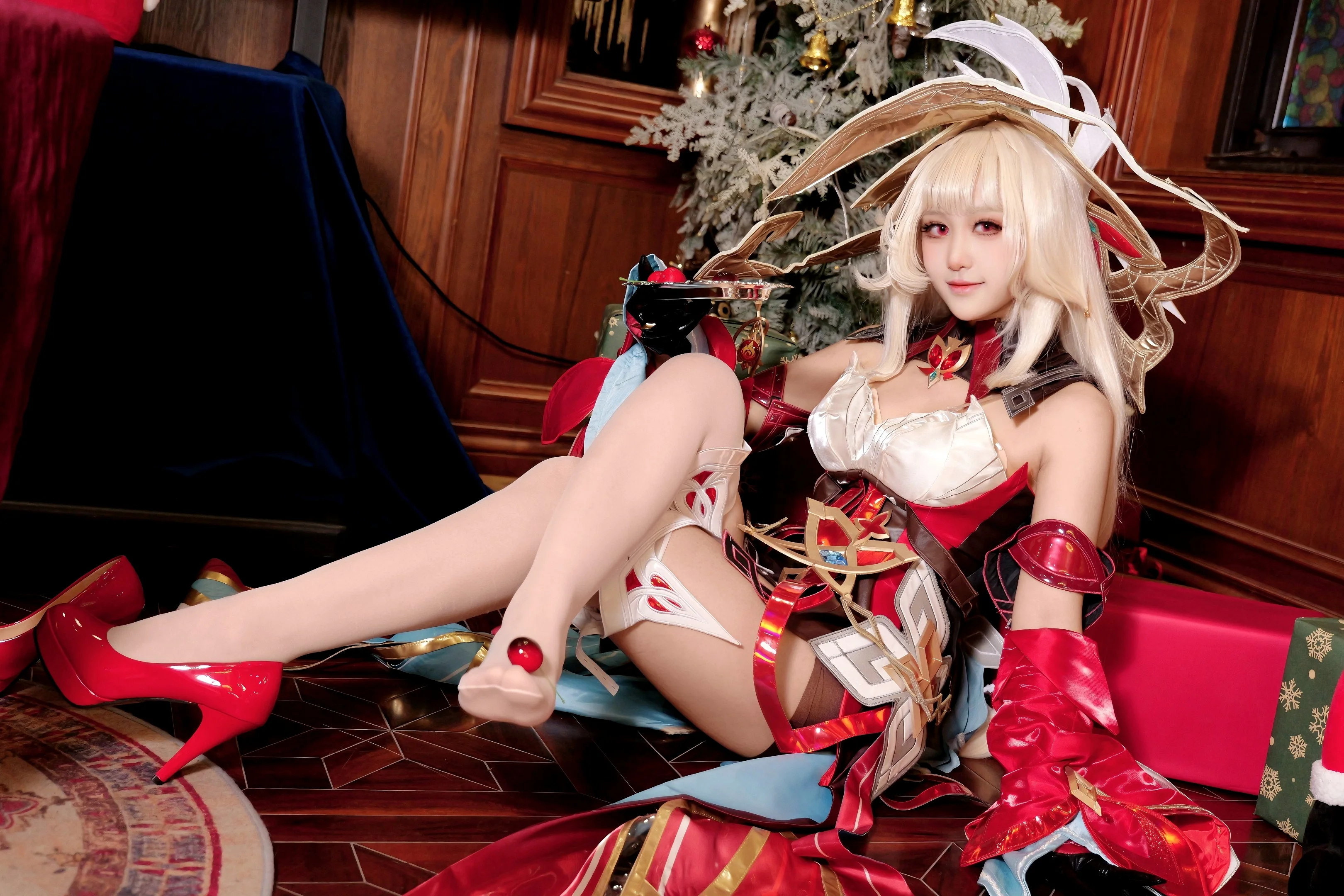 [Genshin Impact Alice Cosplay] The Winter Adventurer and Holiday Magic