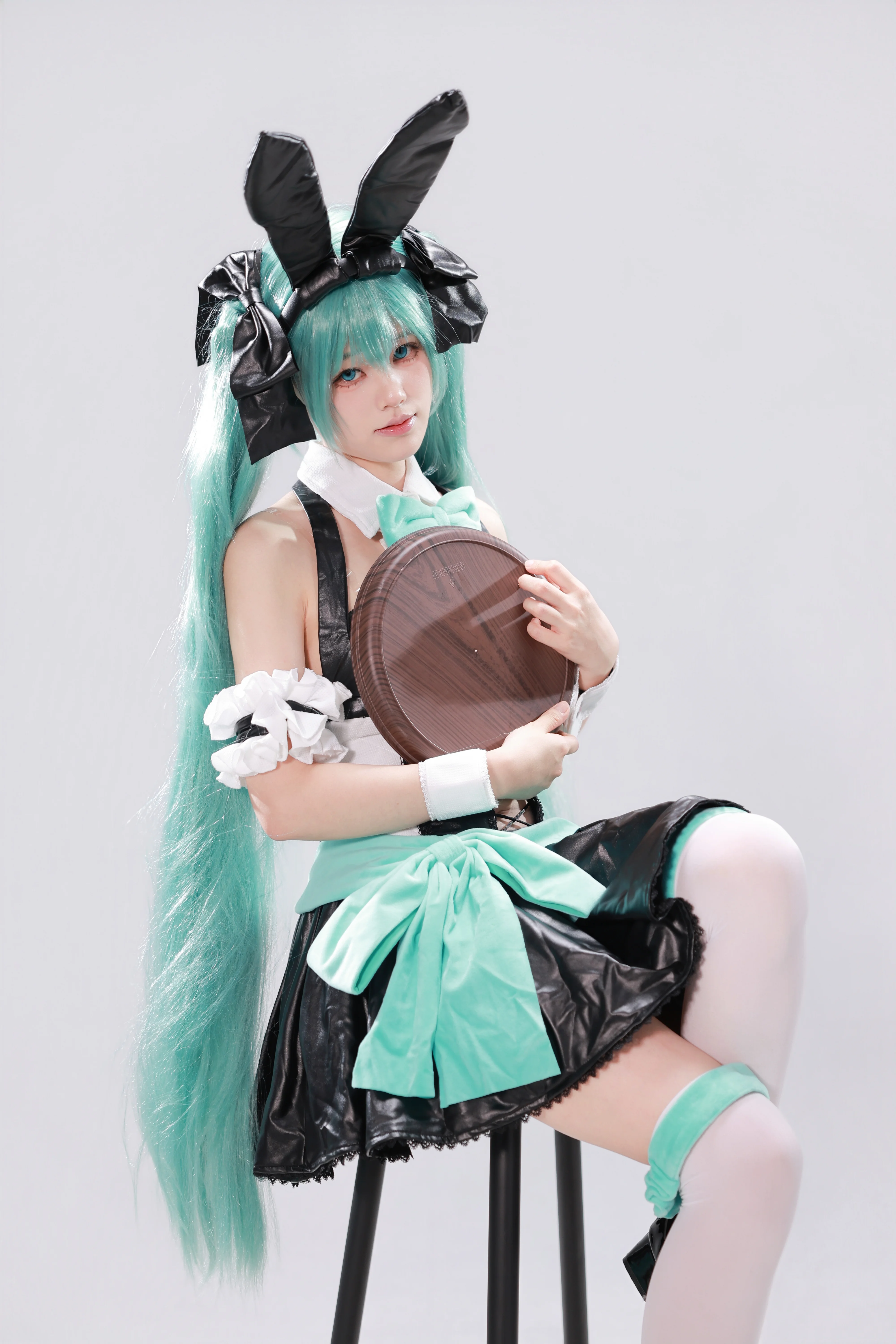 【初音未来cos】黑白薄荷绿撞色漆皮女仆装棚拍 - 第 2 张