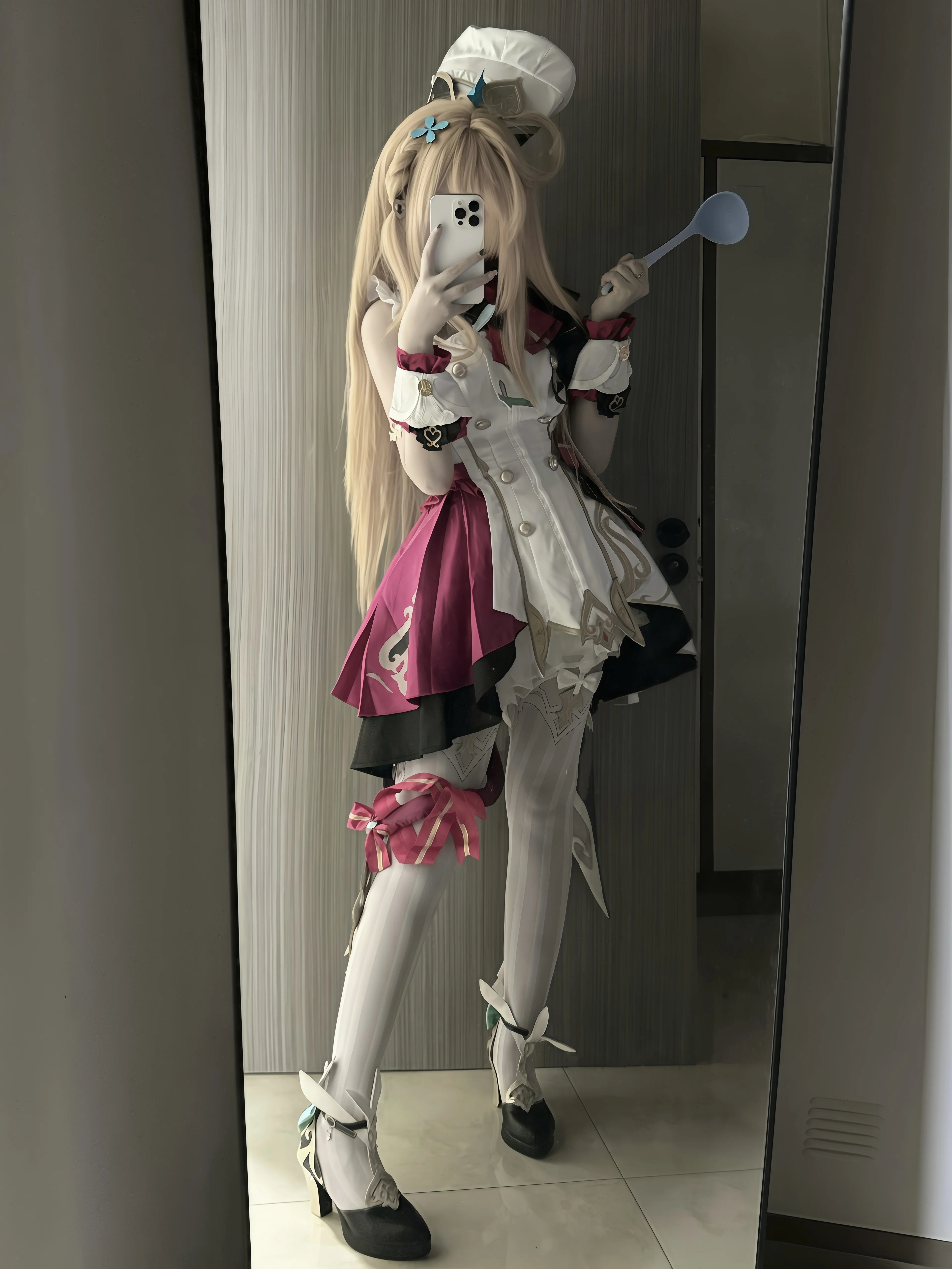 【爱可菲cos】原神小厨娘，这套厨师风穿搭细节拉满 - 第 1 张