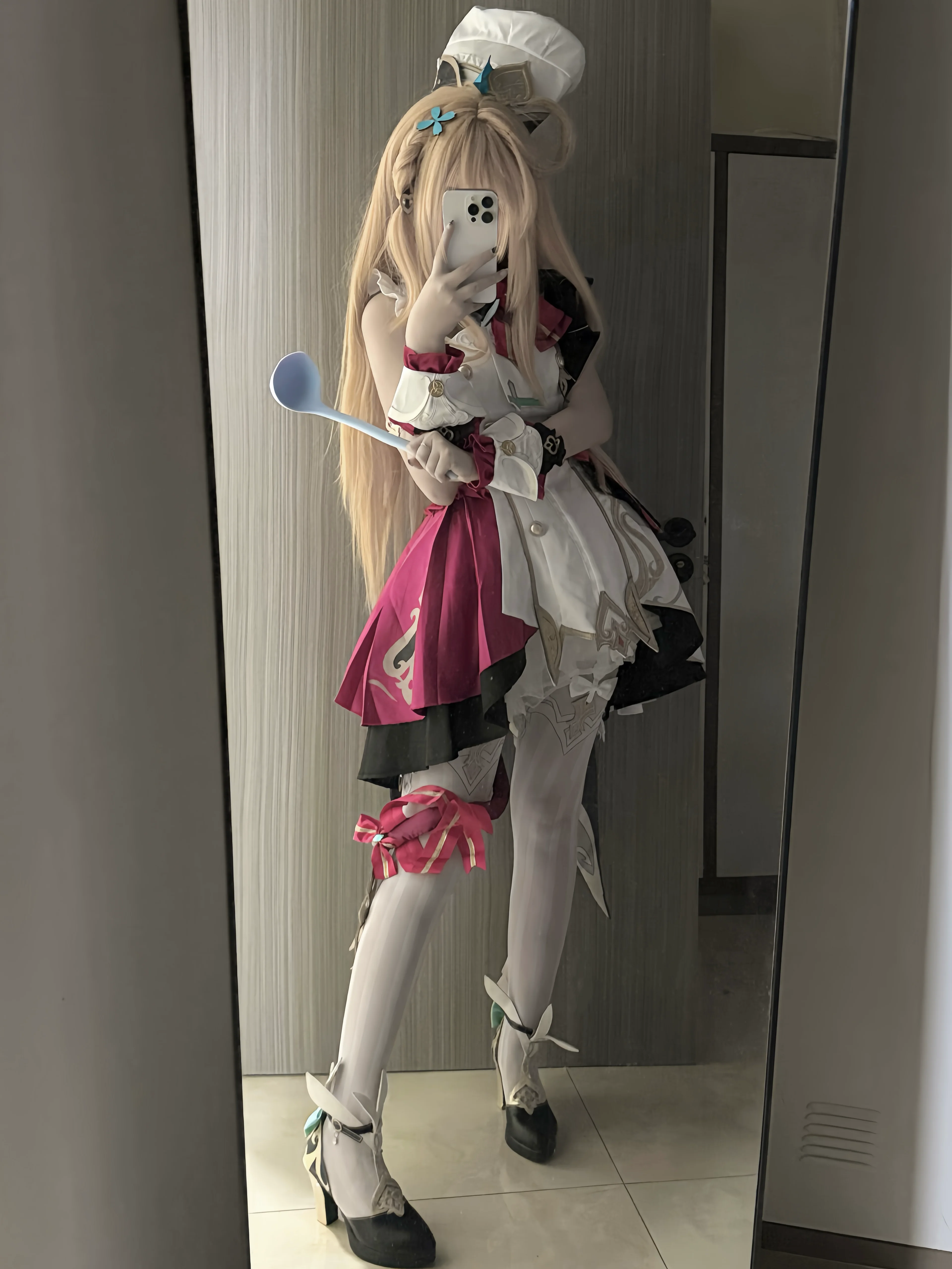 【爱可菲cos】原神小厨娘，这套厨师风穿搭细节拉满 - 第 2 张
