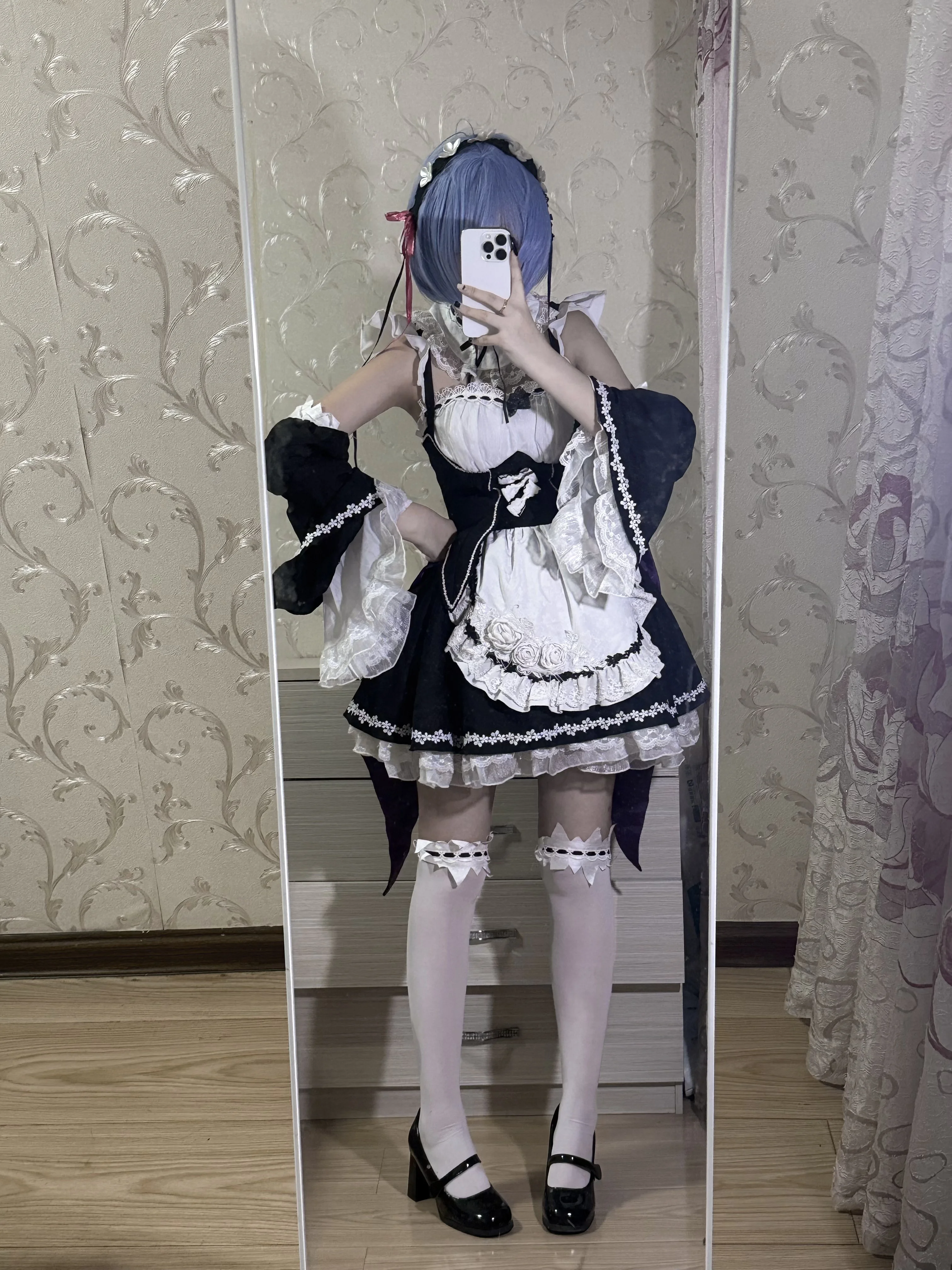 [Rem Cosplay] Re:Zero − Starting Life in Another World, Putting on the Maid Outfit to Restore that Bond - Image 1