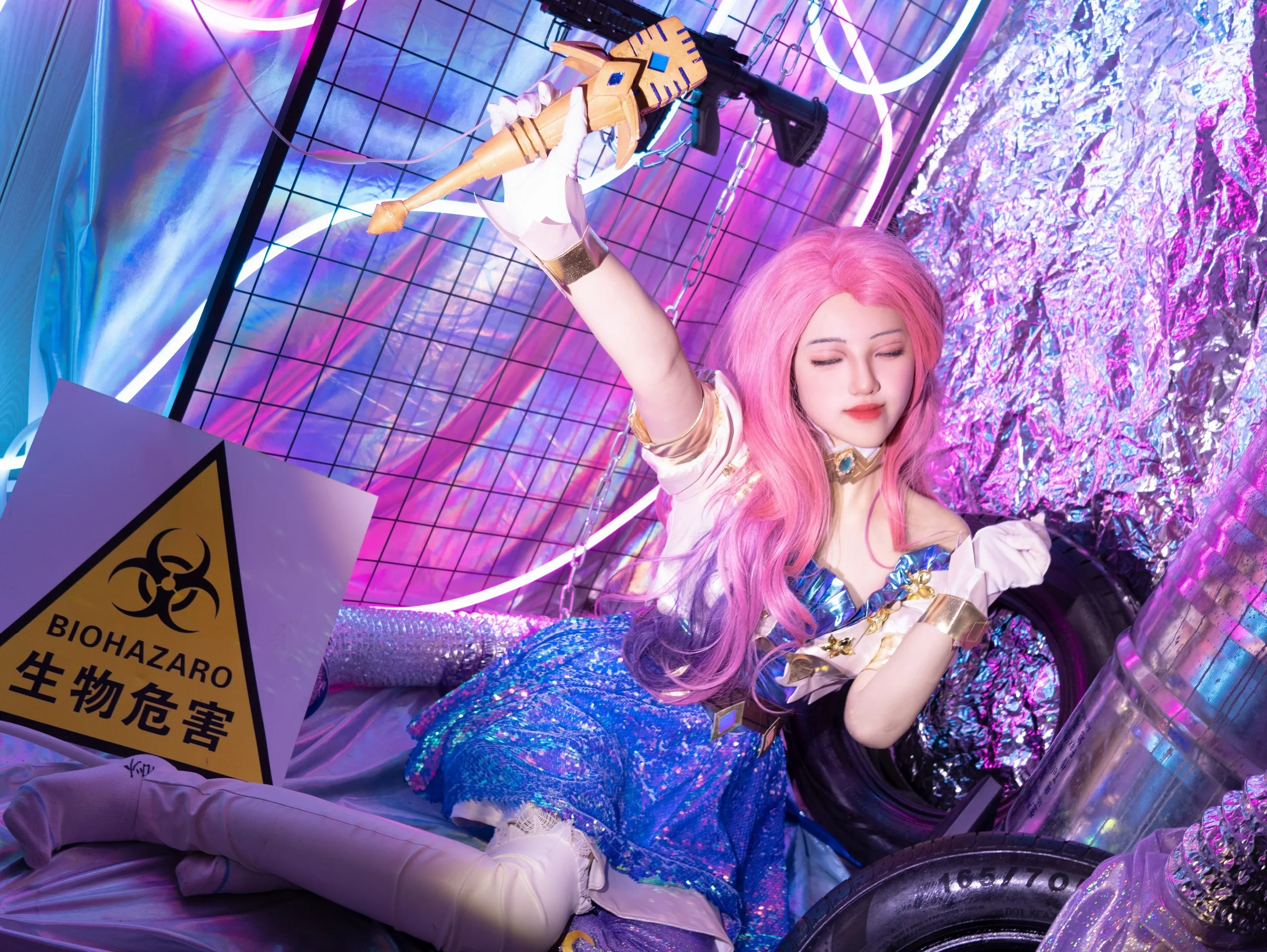 【萨勒芬妮cos】赛博霓虹下的粉色高光时刻 - 第 3 张