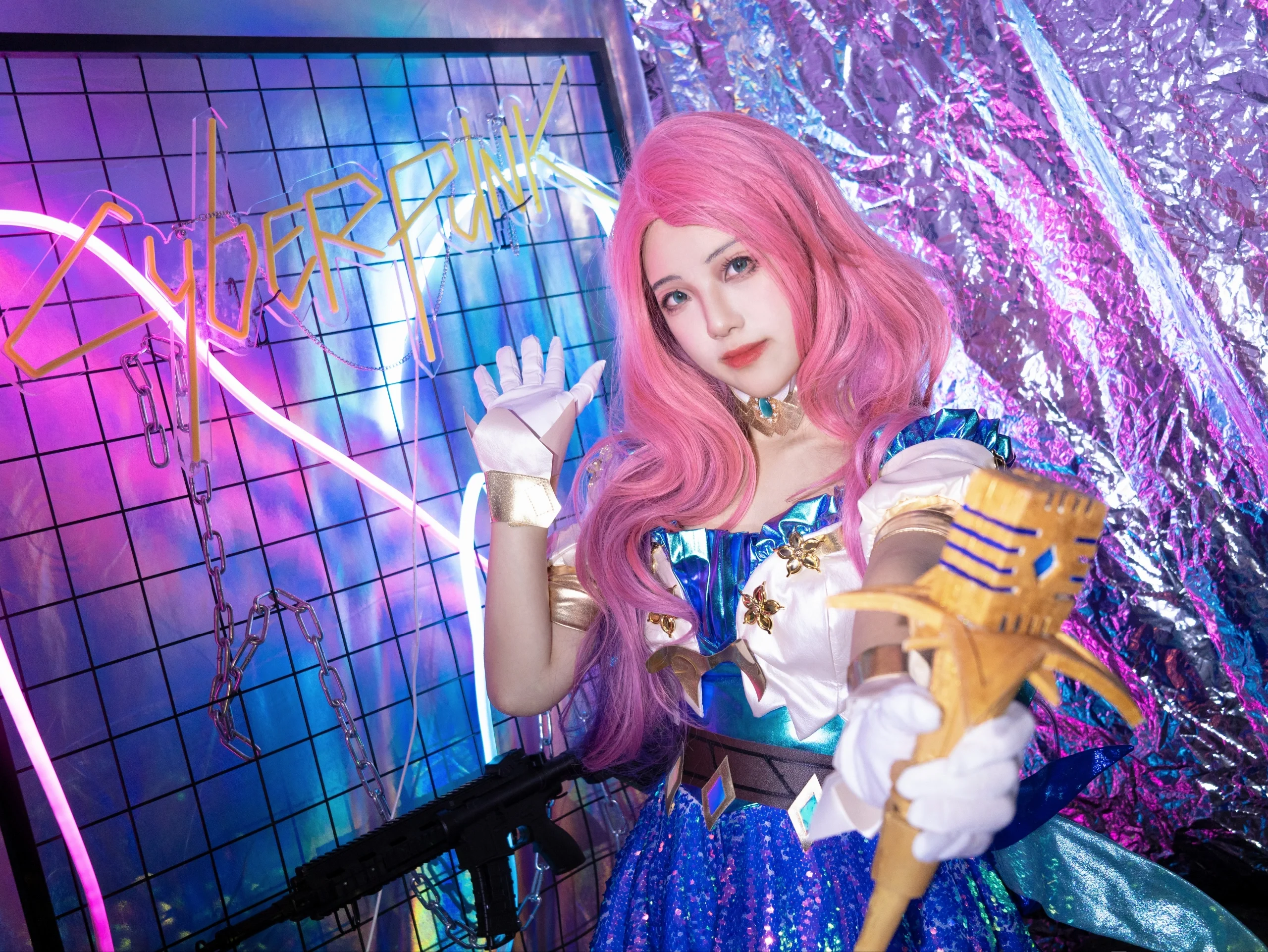 【萨勒芬妮cos】赛博霓虹下的粉色高光时刻 - 第 4 张