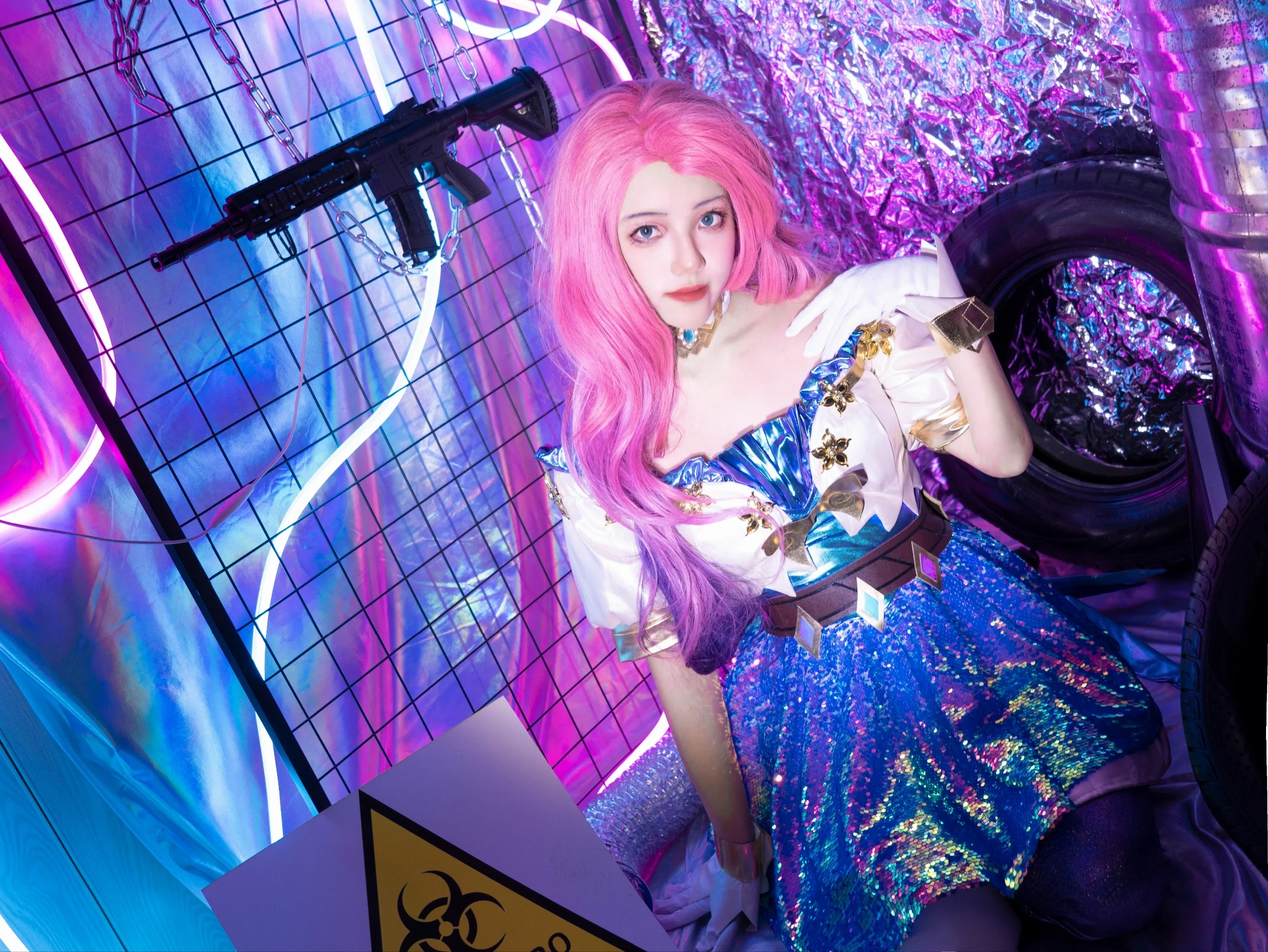 【萨勒芬妮cos】赛博霓虹下的粉色高光时刻