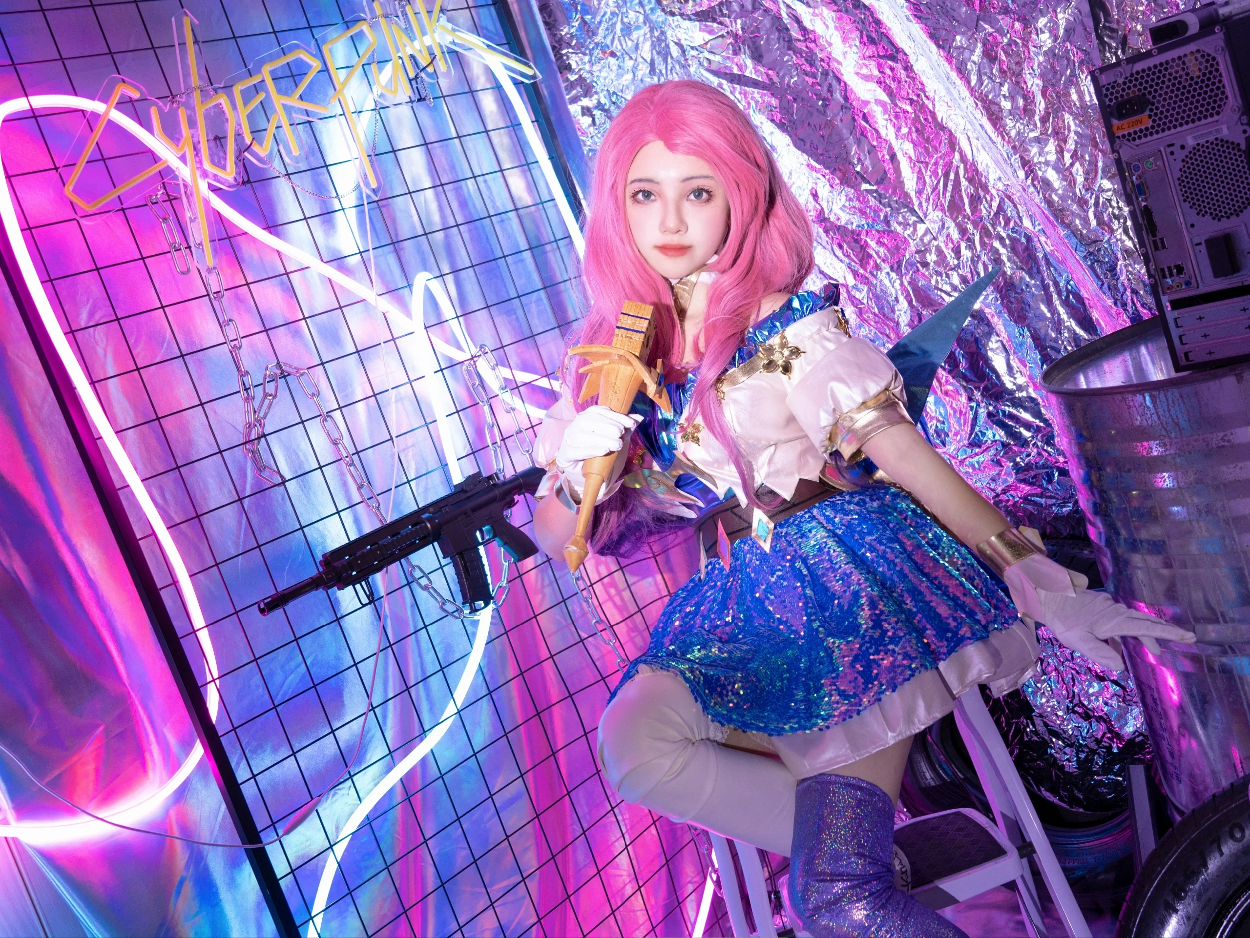 【萨勒芬妮cos】赛博霓虹下的粉色高光时刻 - 第 6 张