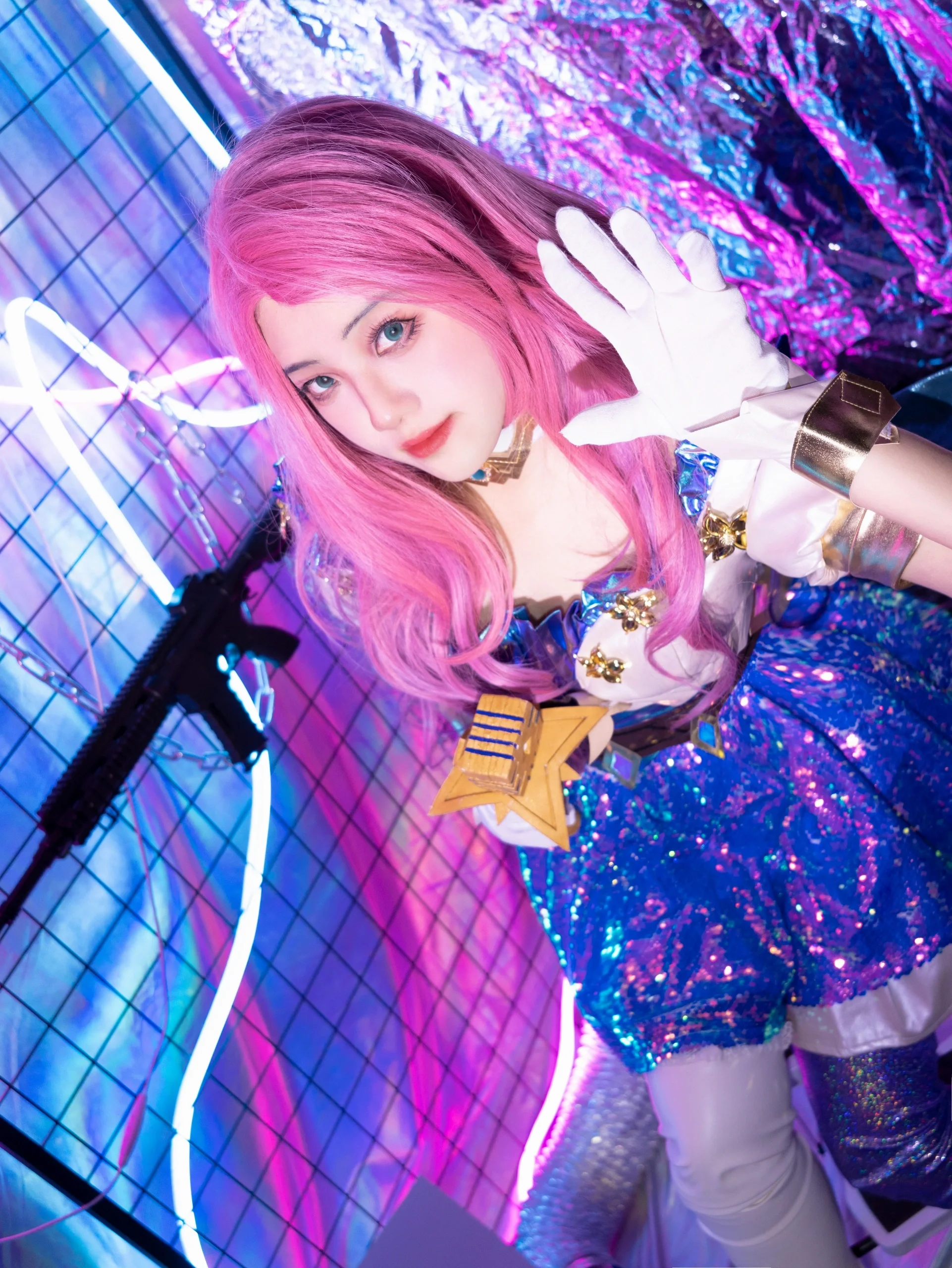 【萨勒芬妮cos】赛博霓虹下的粉色高光时刻 - 第 7 张