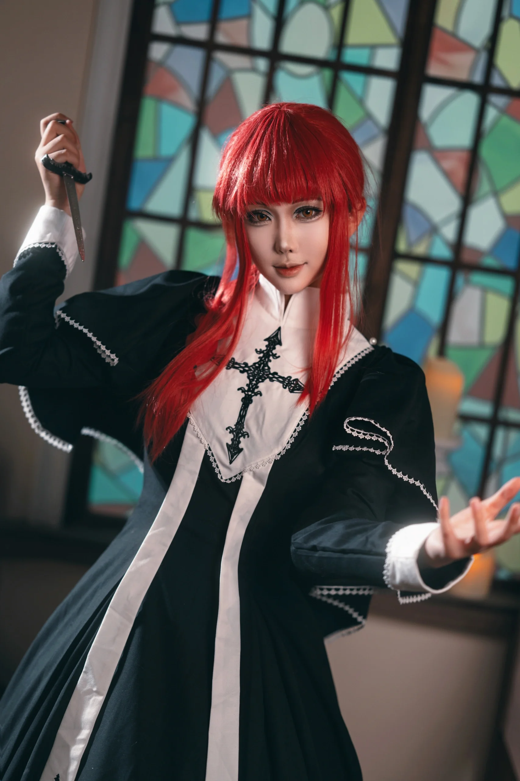 【玛奇玛cos】电锯人里的危险魅力，教堂光影下的肃穆感 - 第 7 张