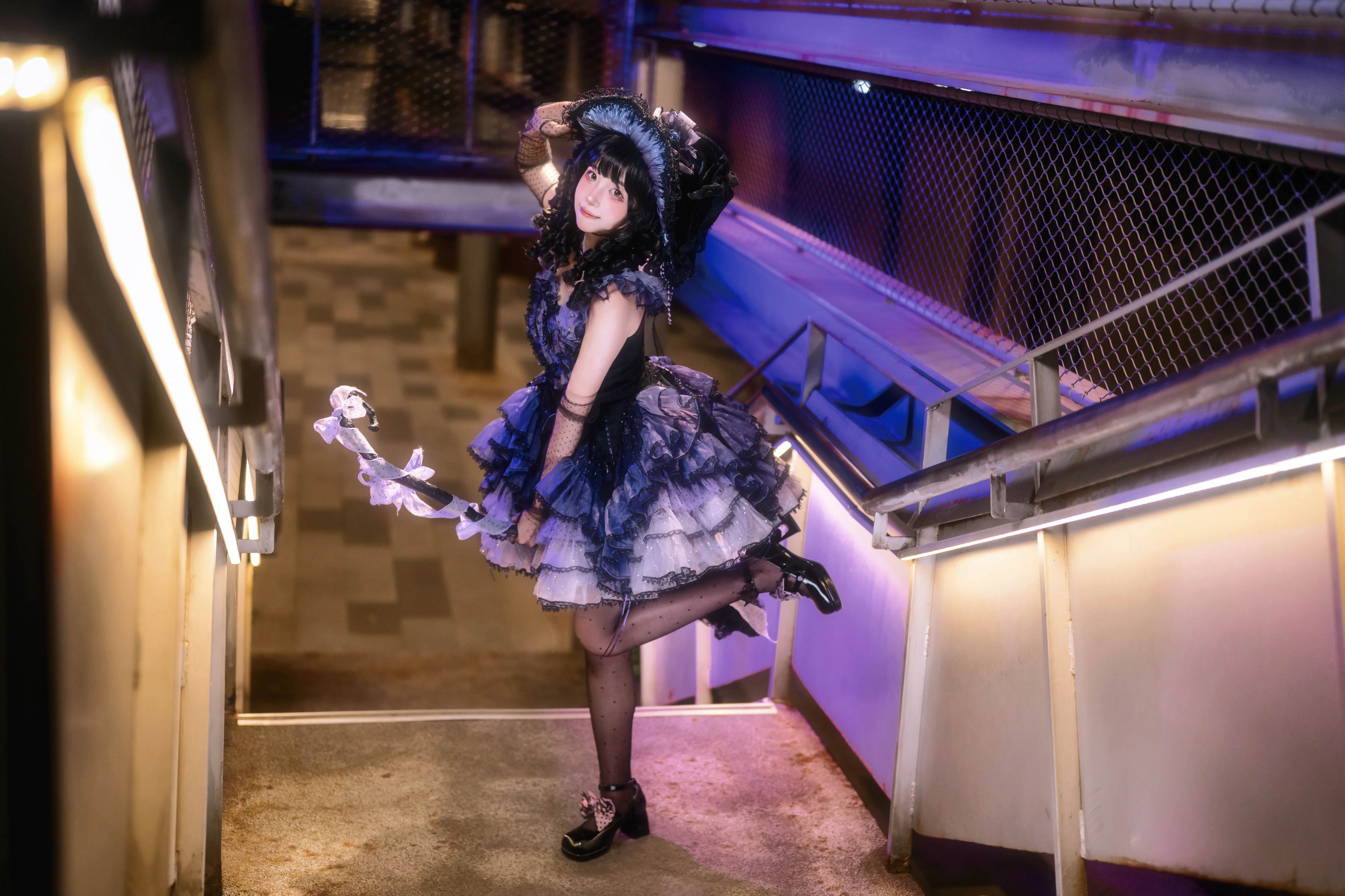 魔女の夜游，工业夜景下的摇滚甜心Lolita穿搭与姿势分享