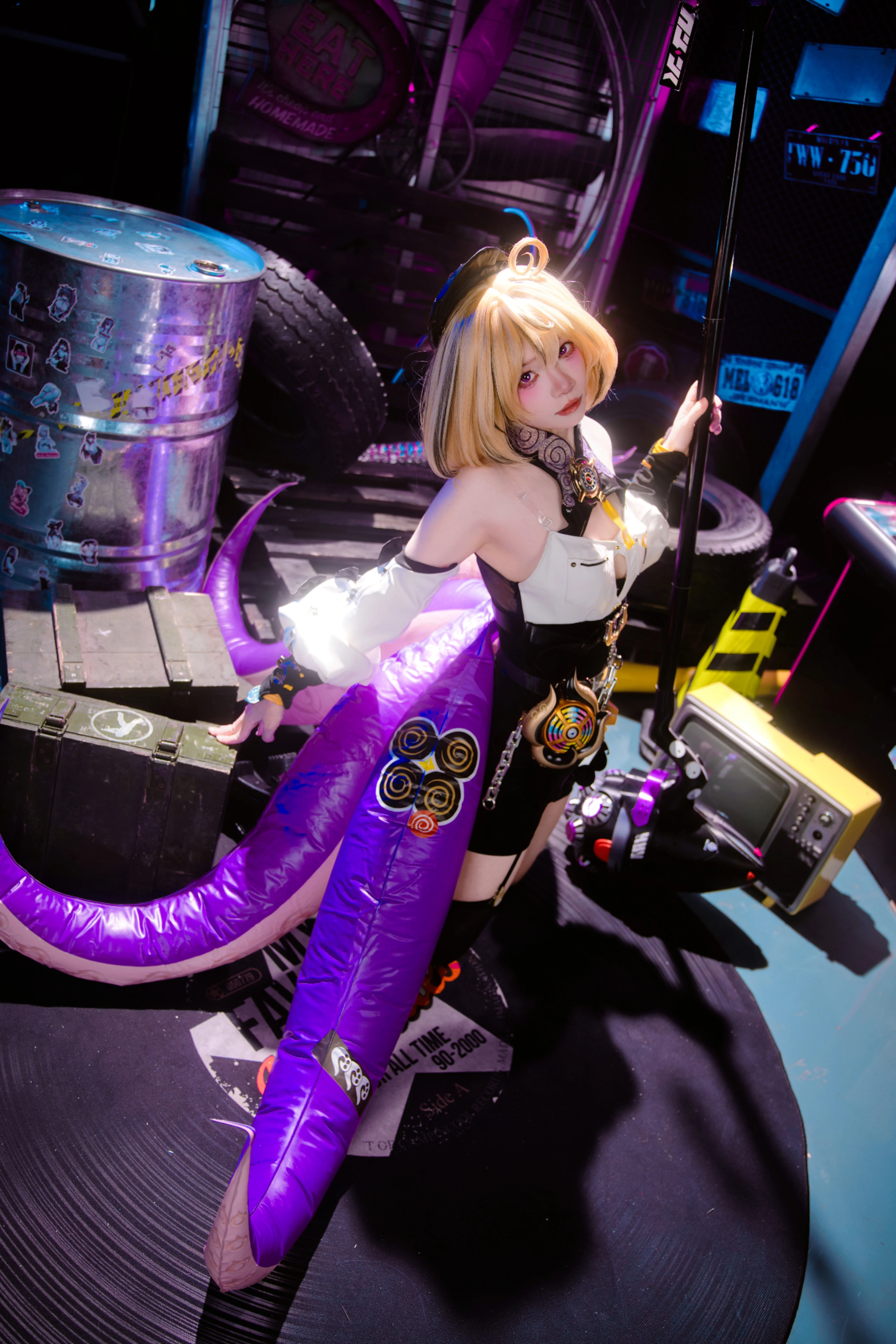 【伊德海莉cos】绝区零的街头章鱼娘，今夜营业中 - 第 4 张