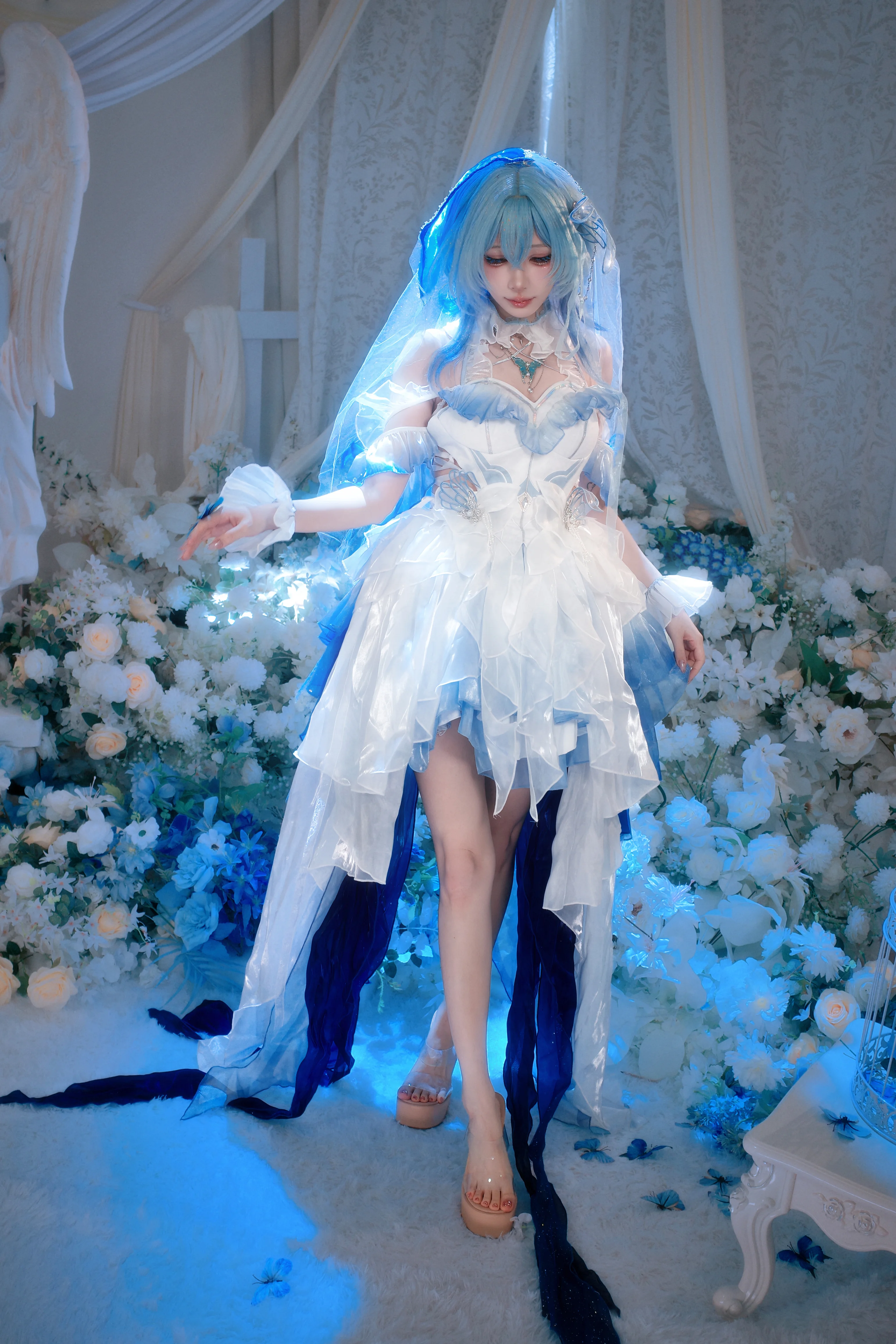 【守岸人cos】蓝白轻纱与花海，棚拍这套造型的质感细节 - 第 1 张
