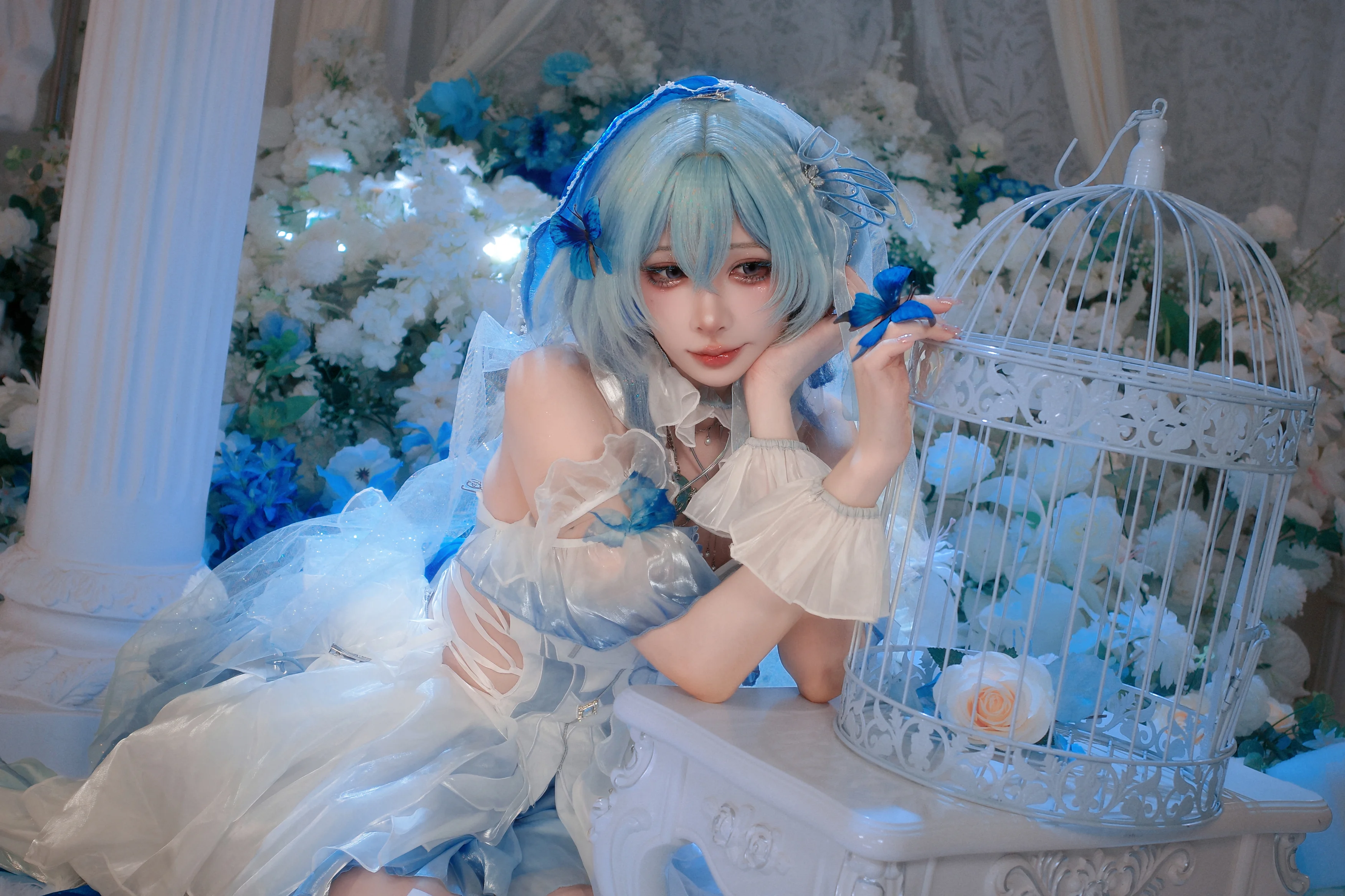 【守岸人cos】蓝白轻纱与花海，棚拍这套造型的质感细节 - 第 2 张