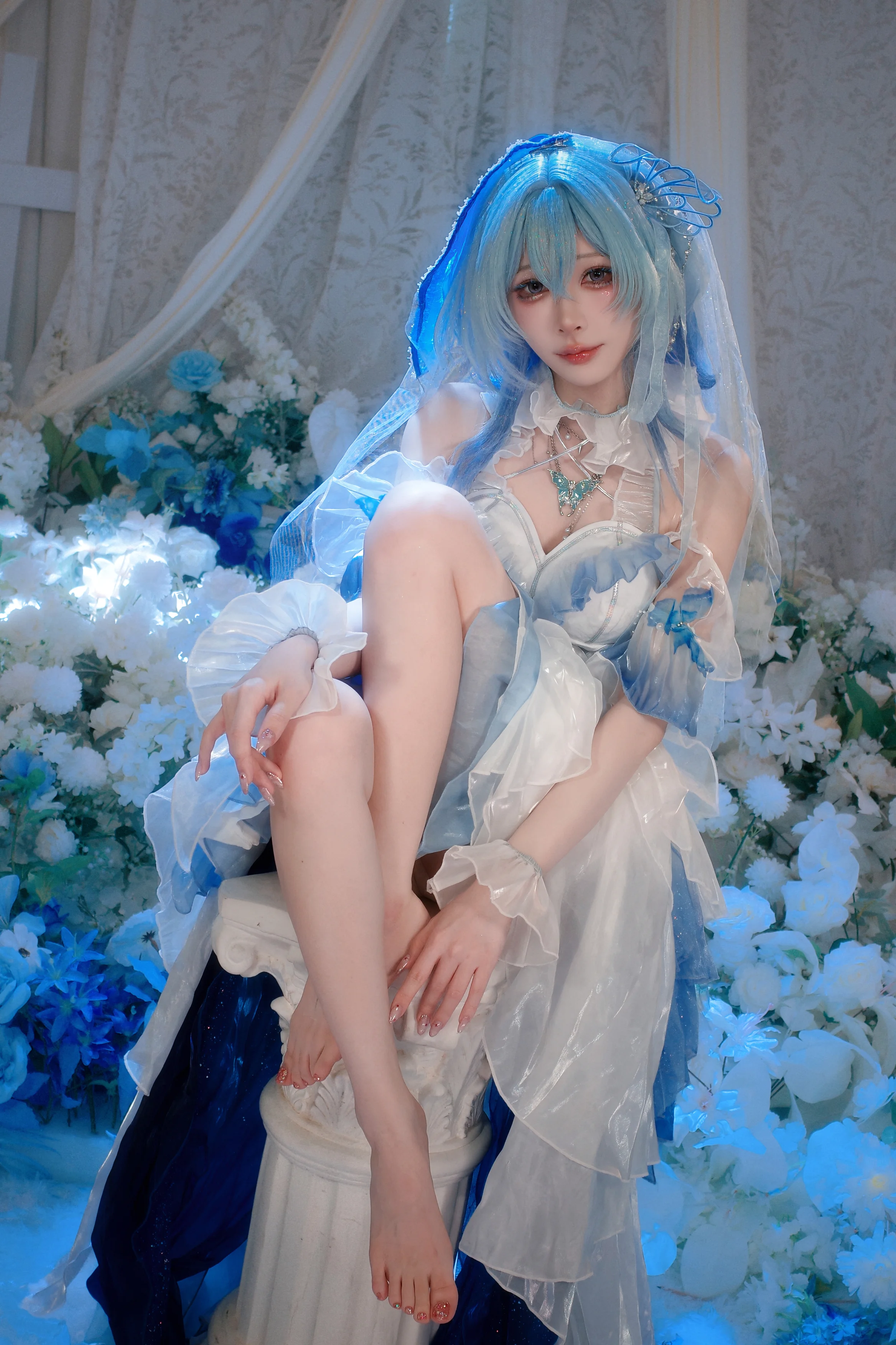 【守岸人cos】蓝白轻纱与花海，棚拍这套造型的质感细节