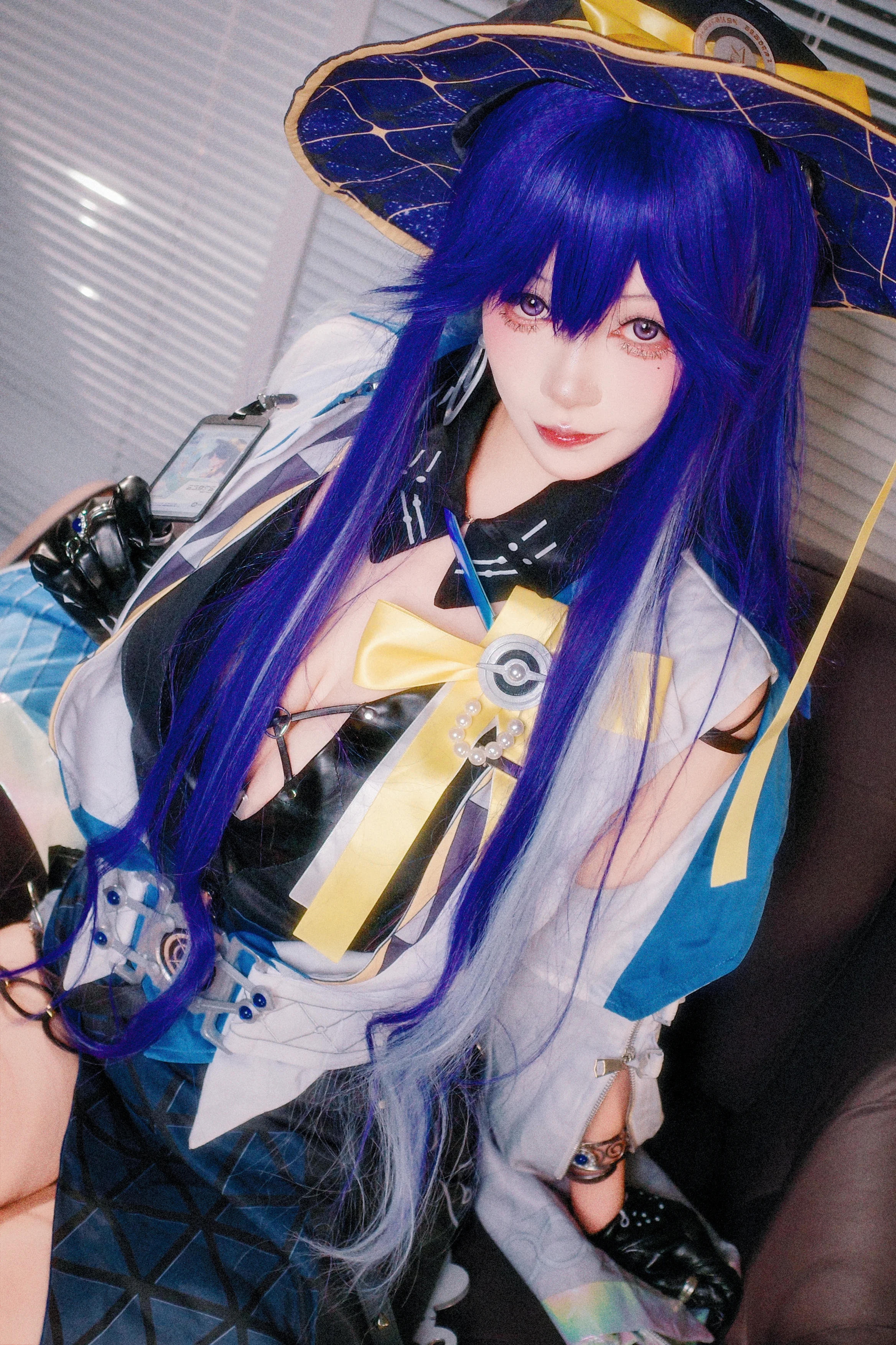 【洛瑟菈cos】深蓝与黑夜的交织，棚拍还原科技魔女 - 第 2 张