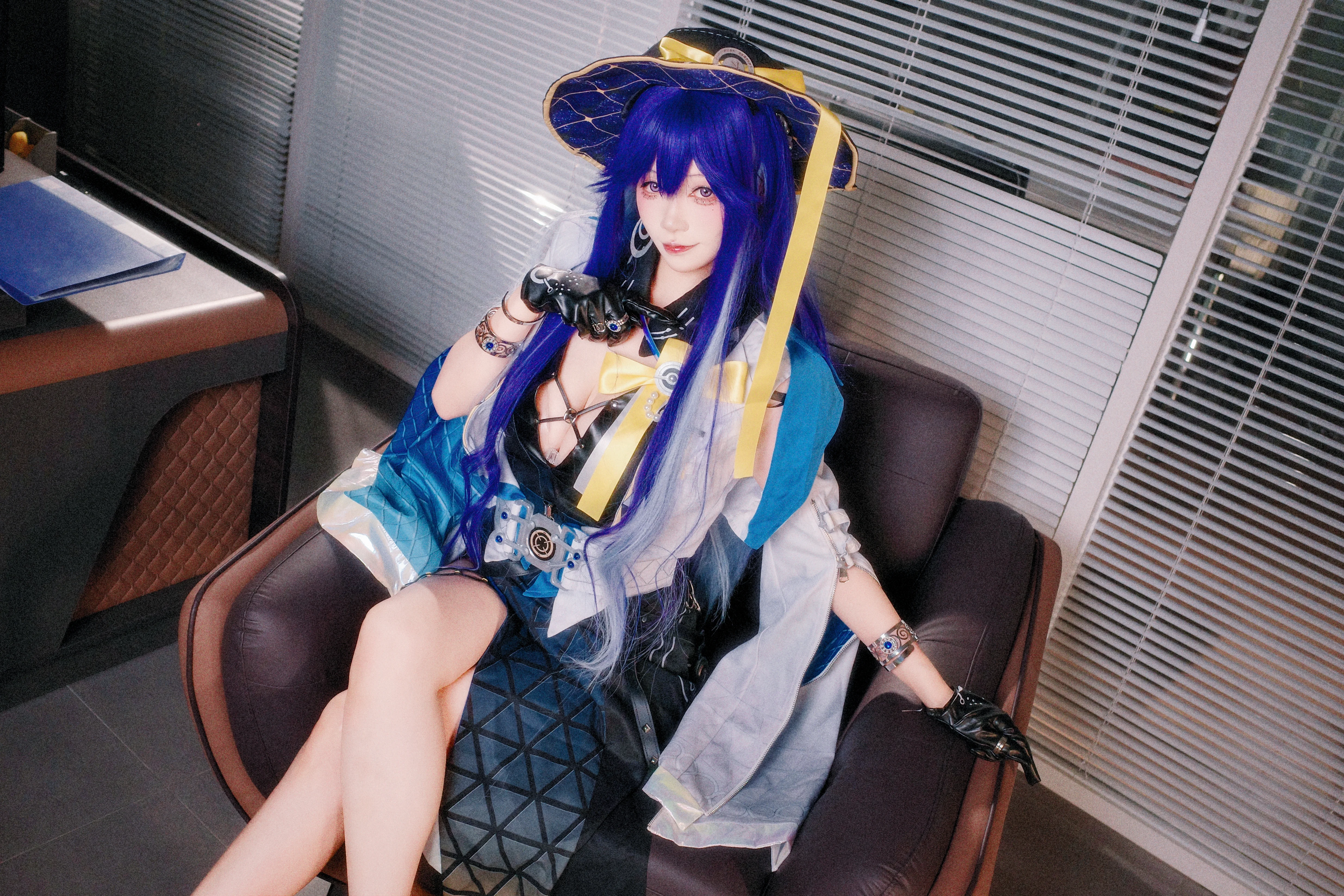 【洛瑟菈cos】深蓝与黑夜的交织，棚拍还原科技魔女 - 第 4 张