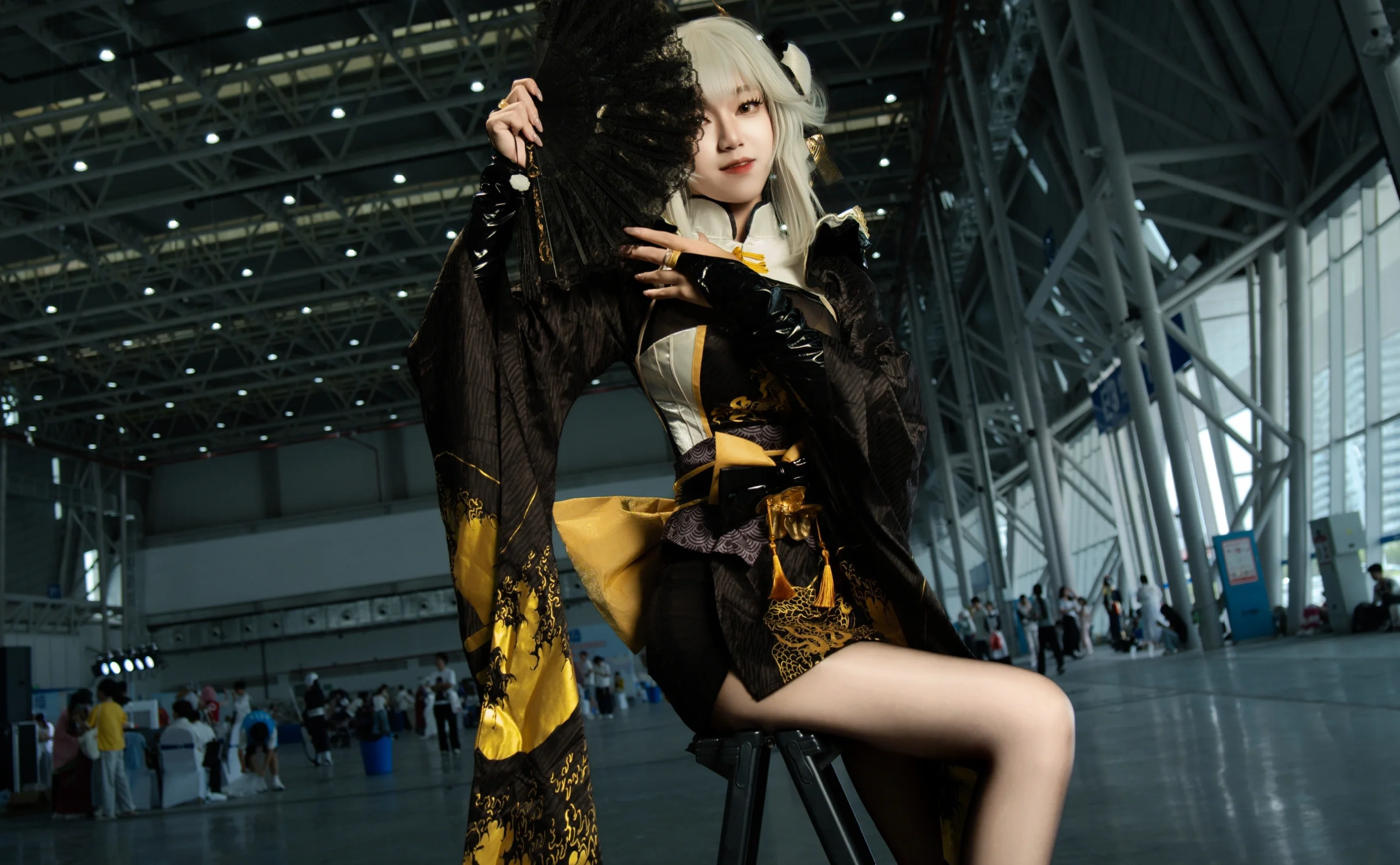 【布兰儿cos】Nikke胜利女神，今日份黑金优雅 - 第 3 张