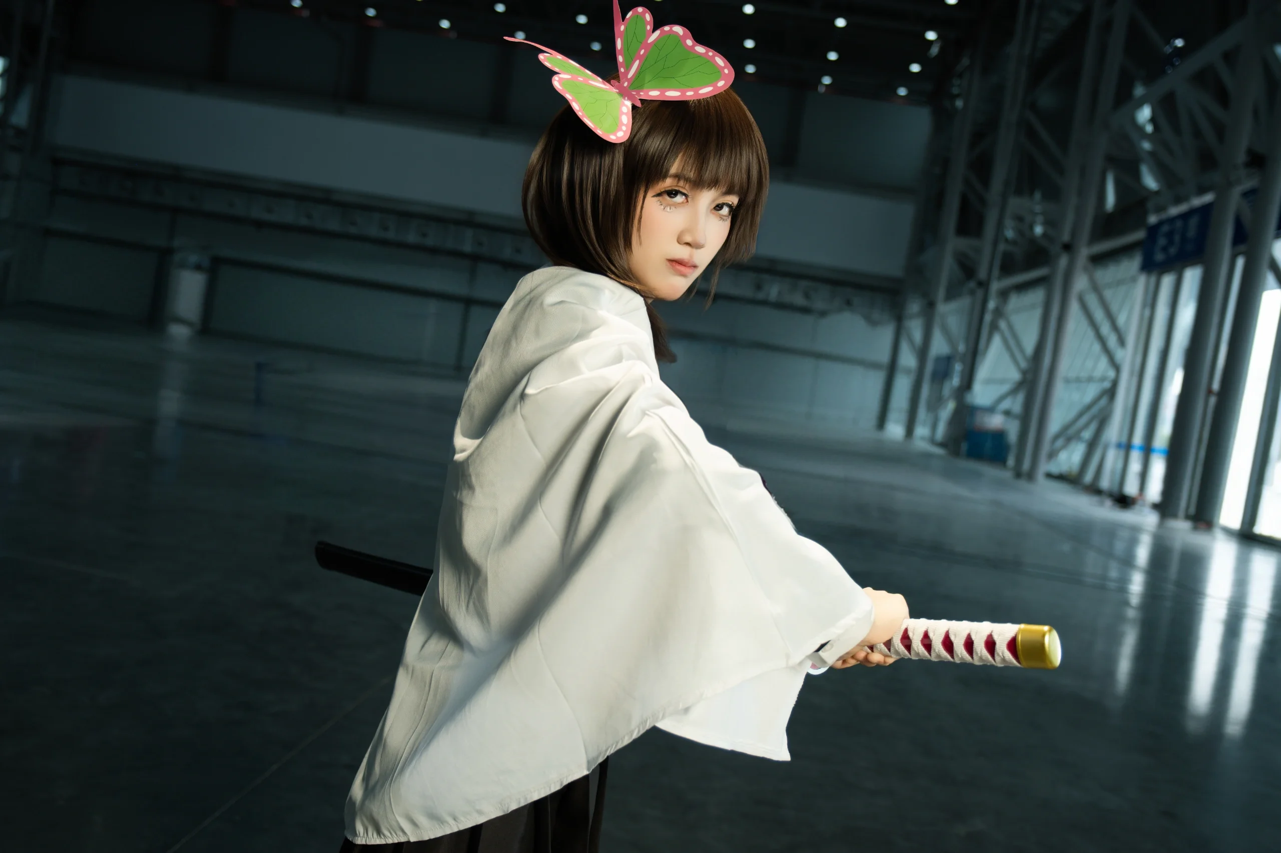 【香奈乎cos】鬼灭之刃，展馆里的蝴蝶头饰与日轮刀 - 第 1 张