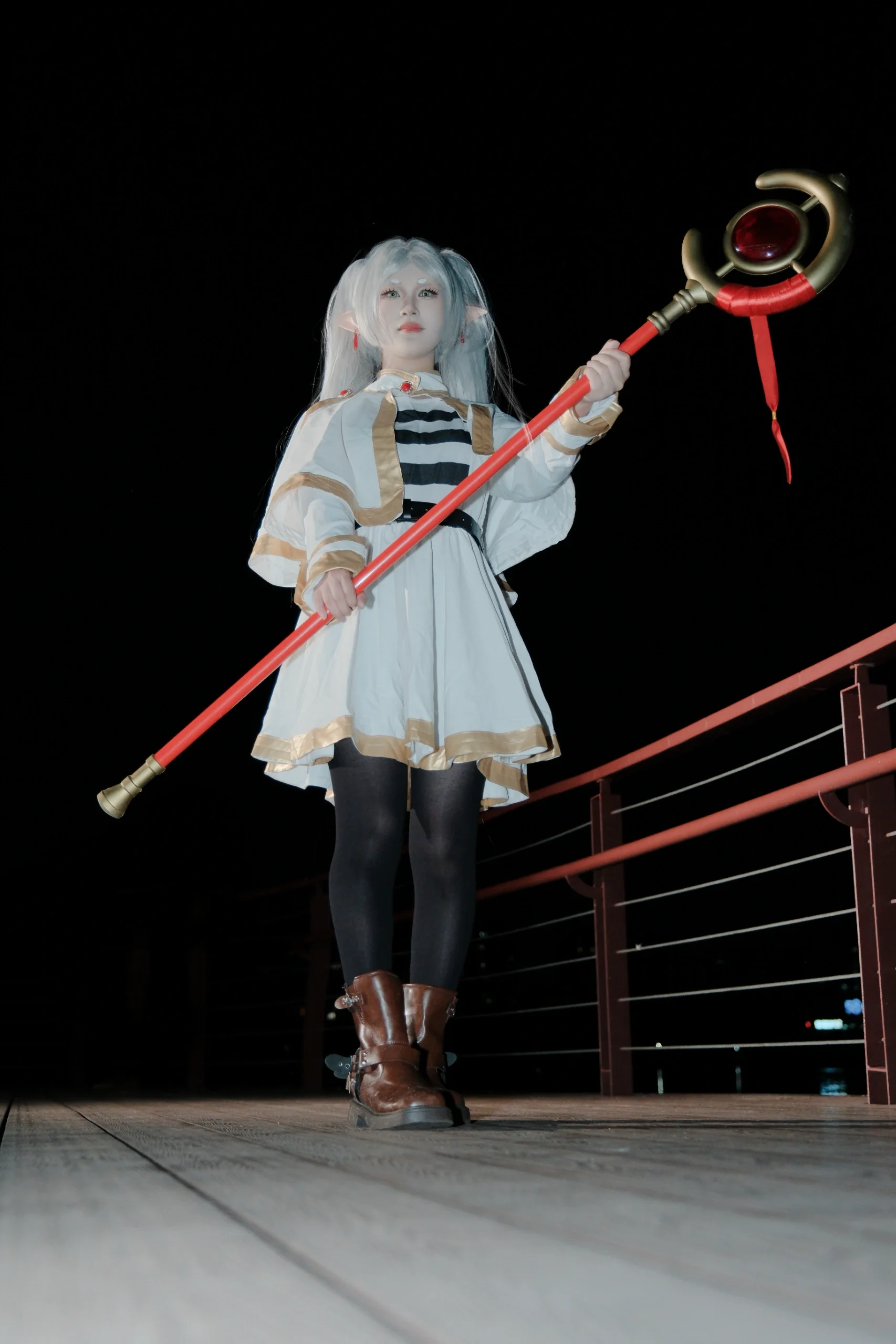【フリーレン コスプレ】夜と昼の狭間を歩むエルフの魔法使い - 4 枚目