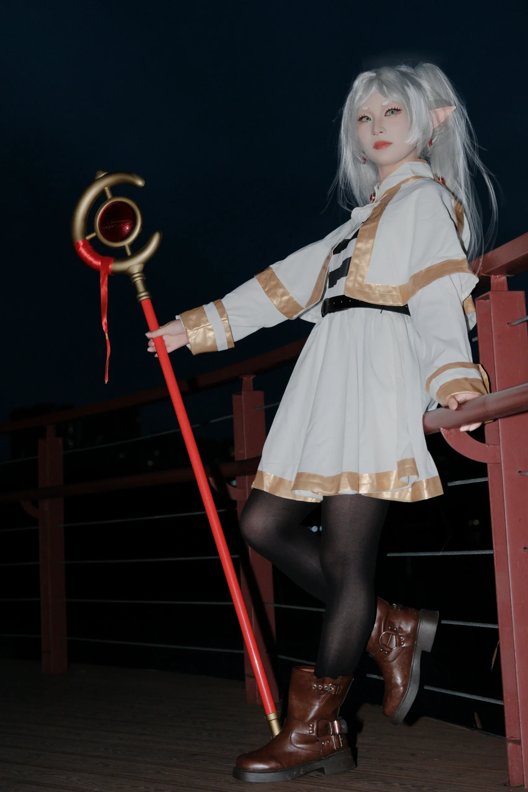 【フリーレン コスプレ】夜と昼の狭間を歩むエルフの魔法使い - 7 枚目